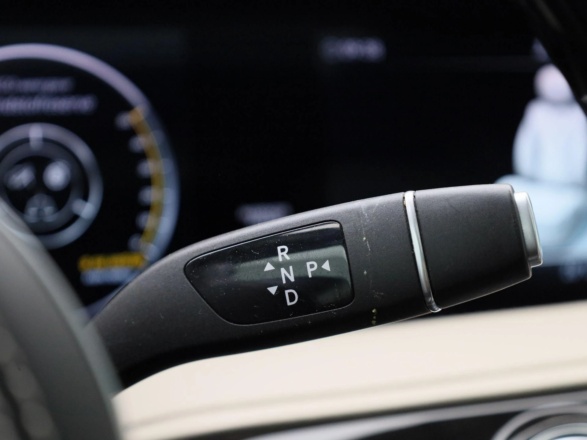 Mercedes-Benz-S-Klasse-image-35