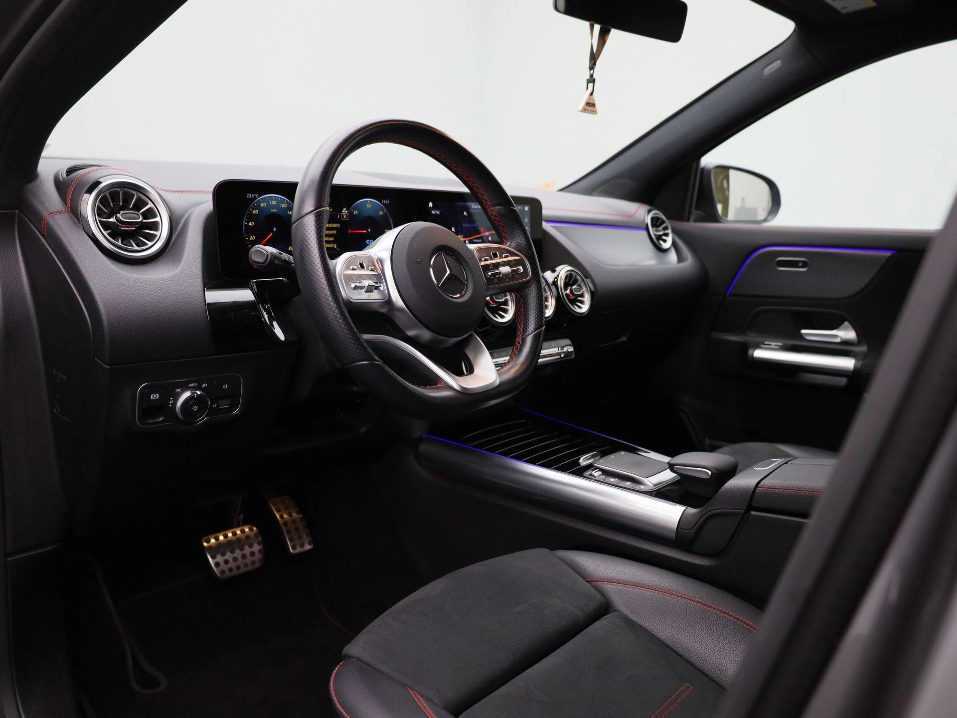 Mercedes-Benz-EQA-image-34