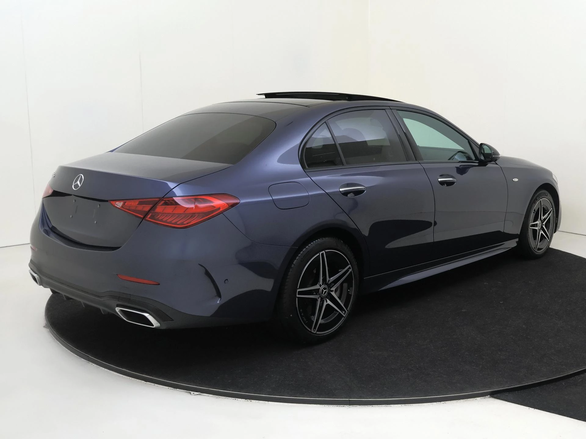 Mercedes-Benz-C-Klasse-image-1