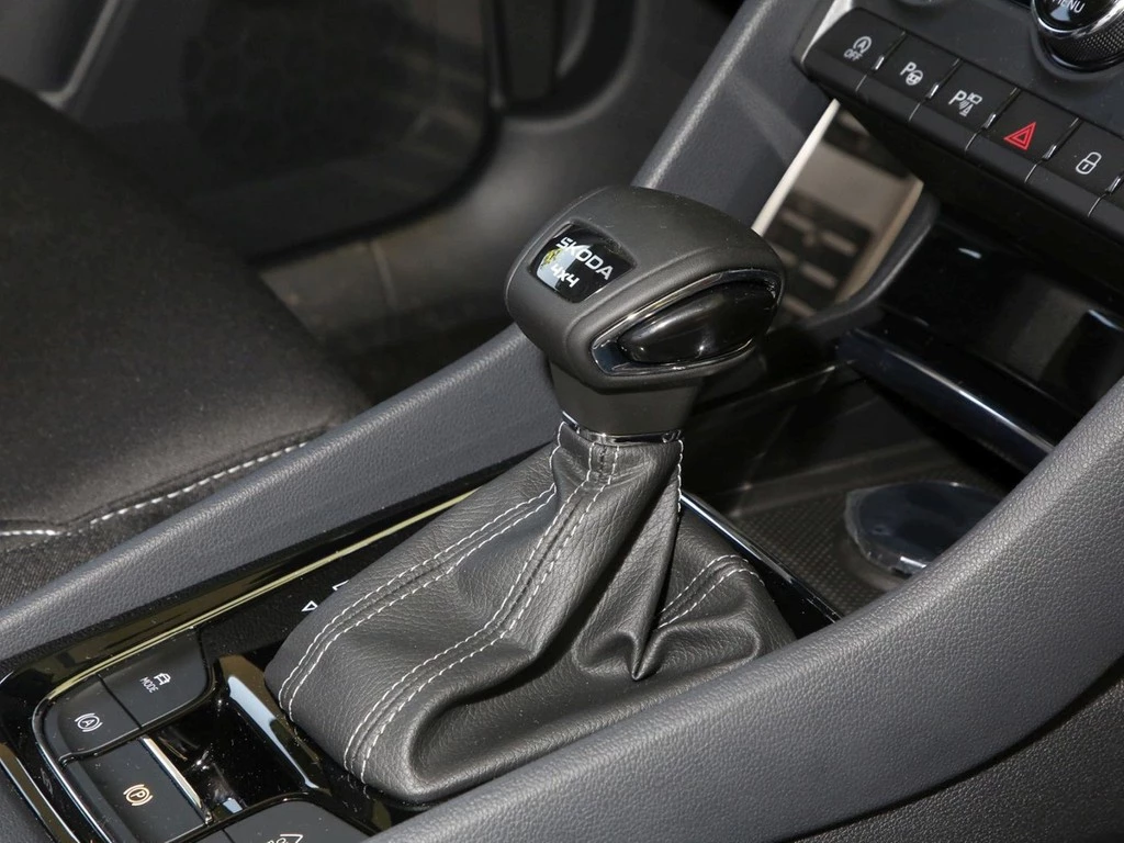 Škoda Karoq Sportline 2.0 TSI UPE 55.100 4x4 Familie