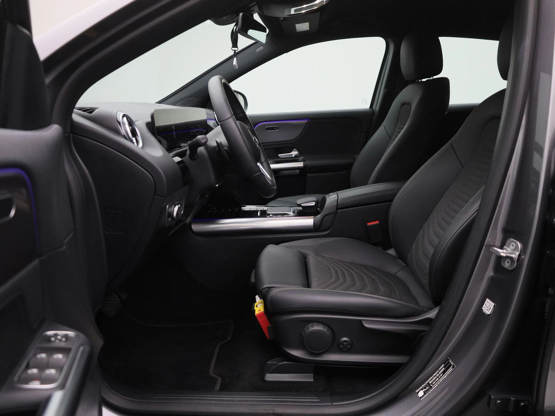 Mercedes-Benz-EQA-image-10