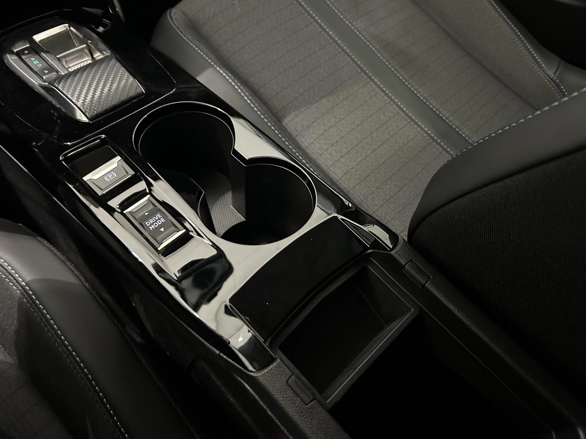 Peugeot-e-208-image-16