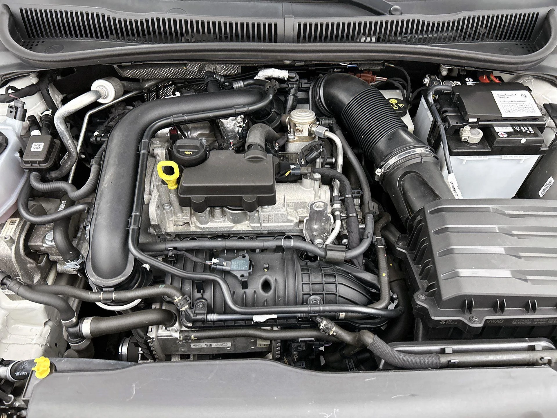 Volkswagen-Polo-image-10