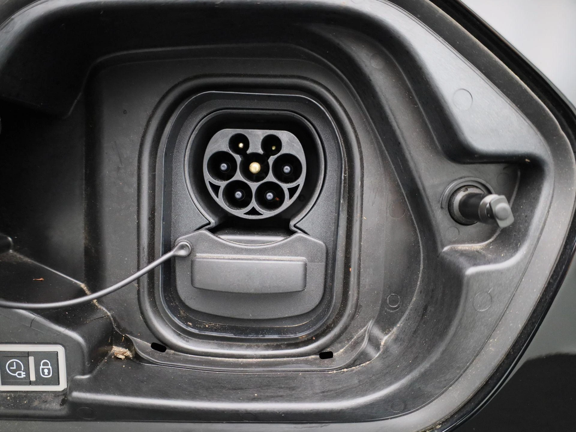 Peugeot-e-208-image-22