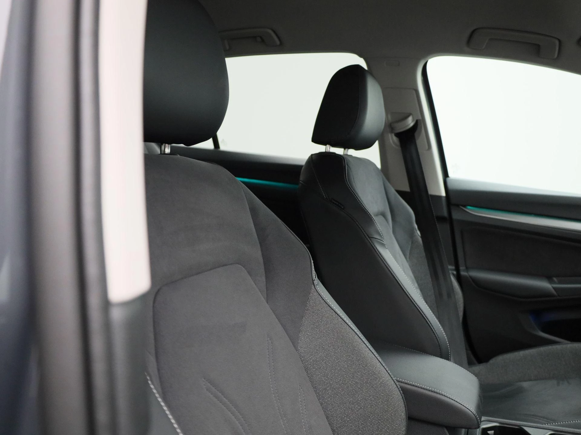 Volkswagen-Golf-image-36
