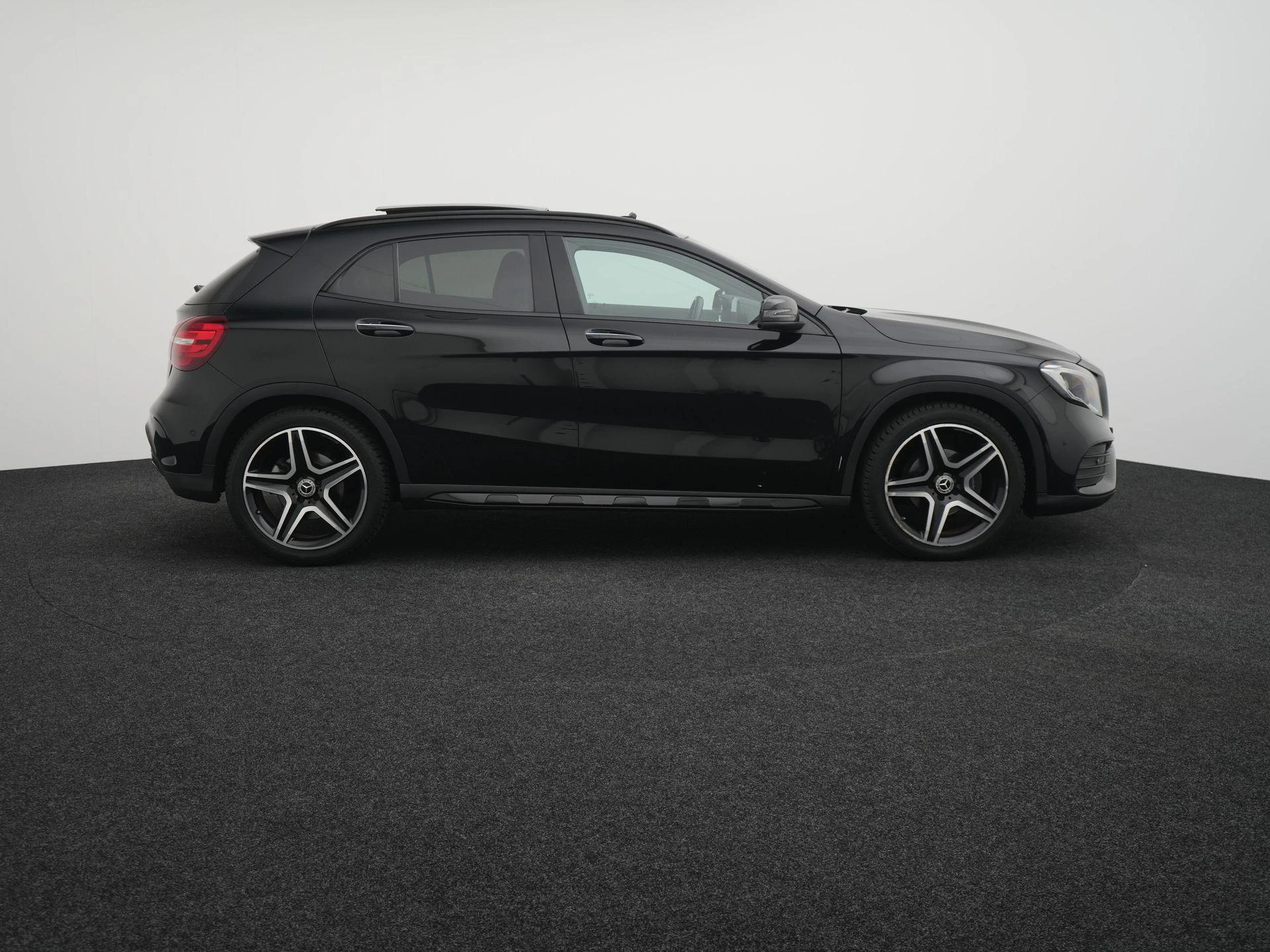 Mercedes-Benz GLA 180 Premium Plus