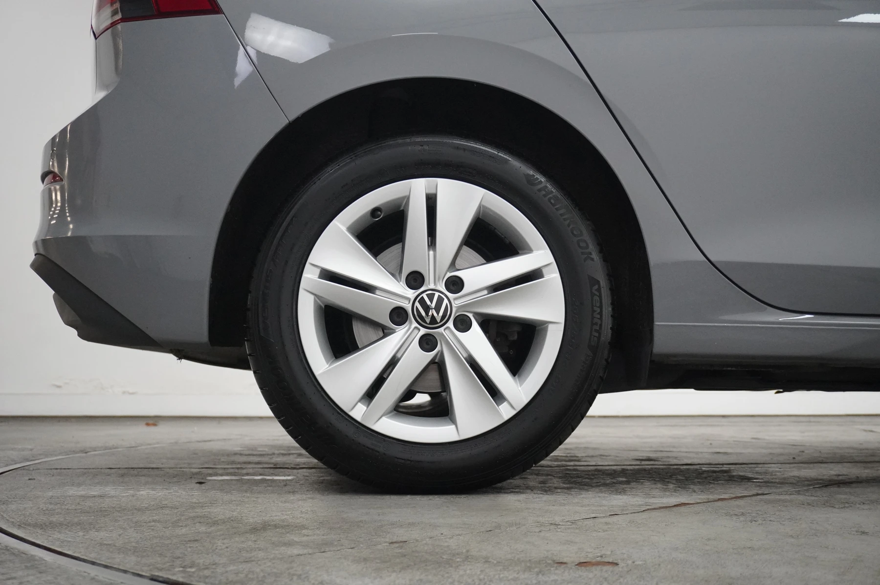 Volkswagen-Golf-image-20
