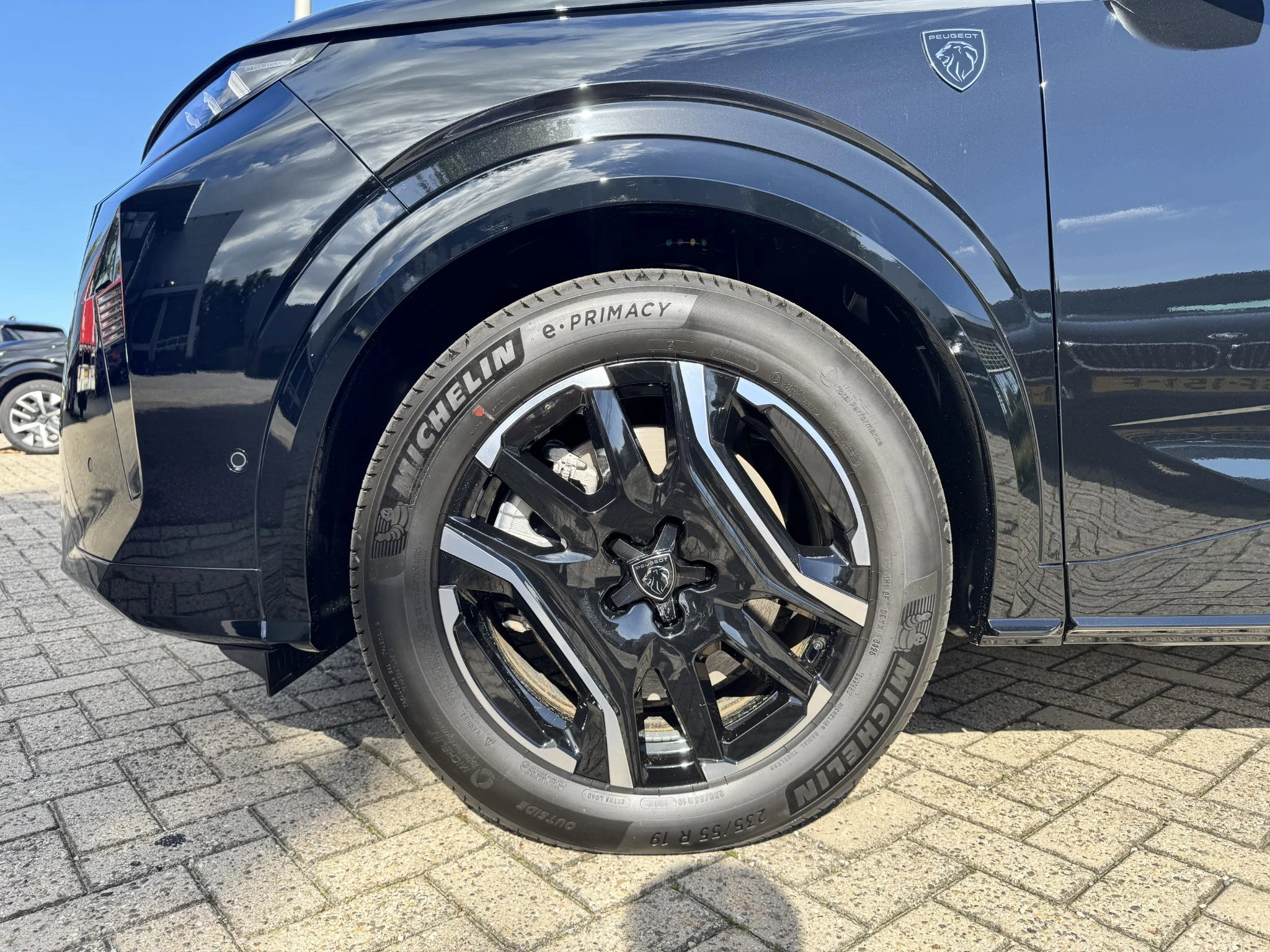 Peugeot-e-5008-image-5