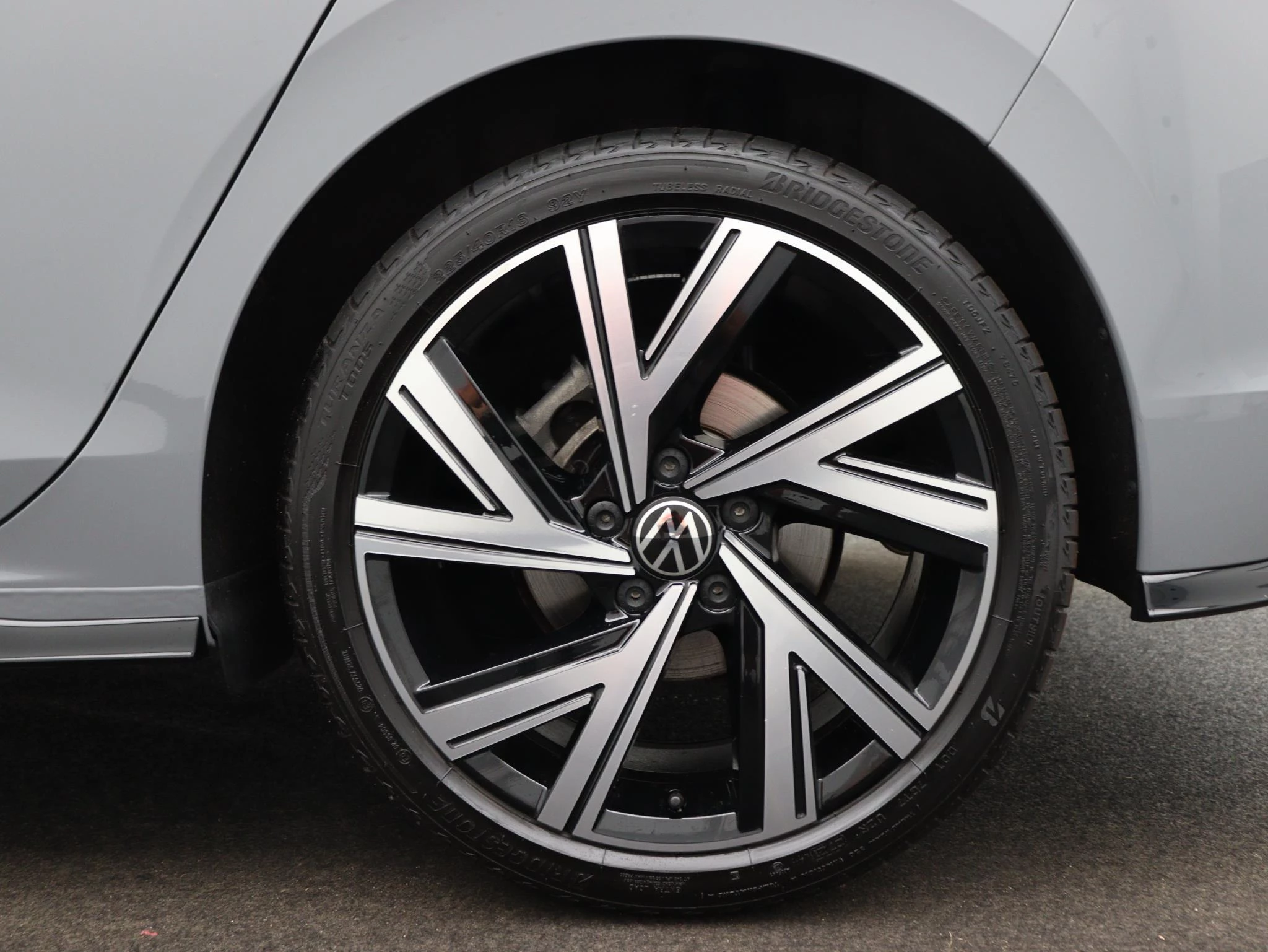 Volkswagen-Golf-image-14