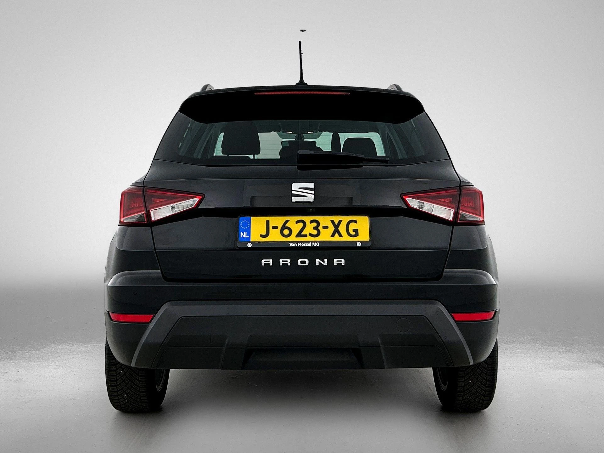 SEAT-Arona-image-3