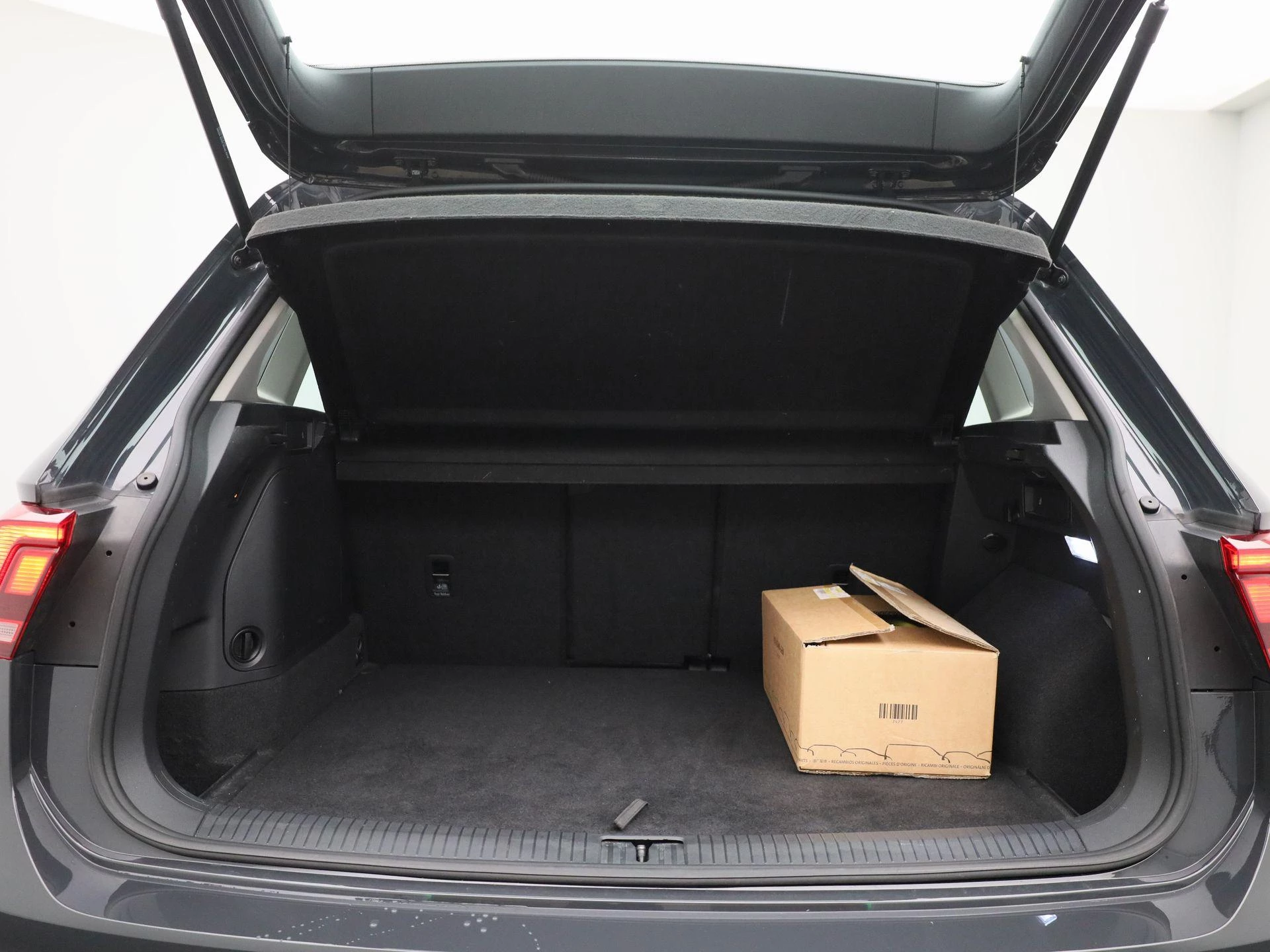 Volkswagen-Tiguan-image-13