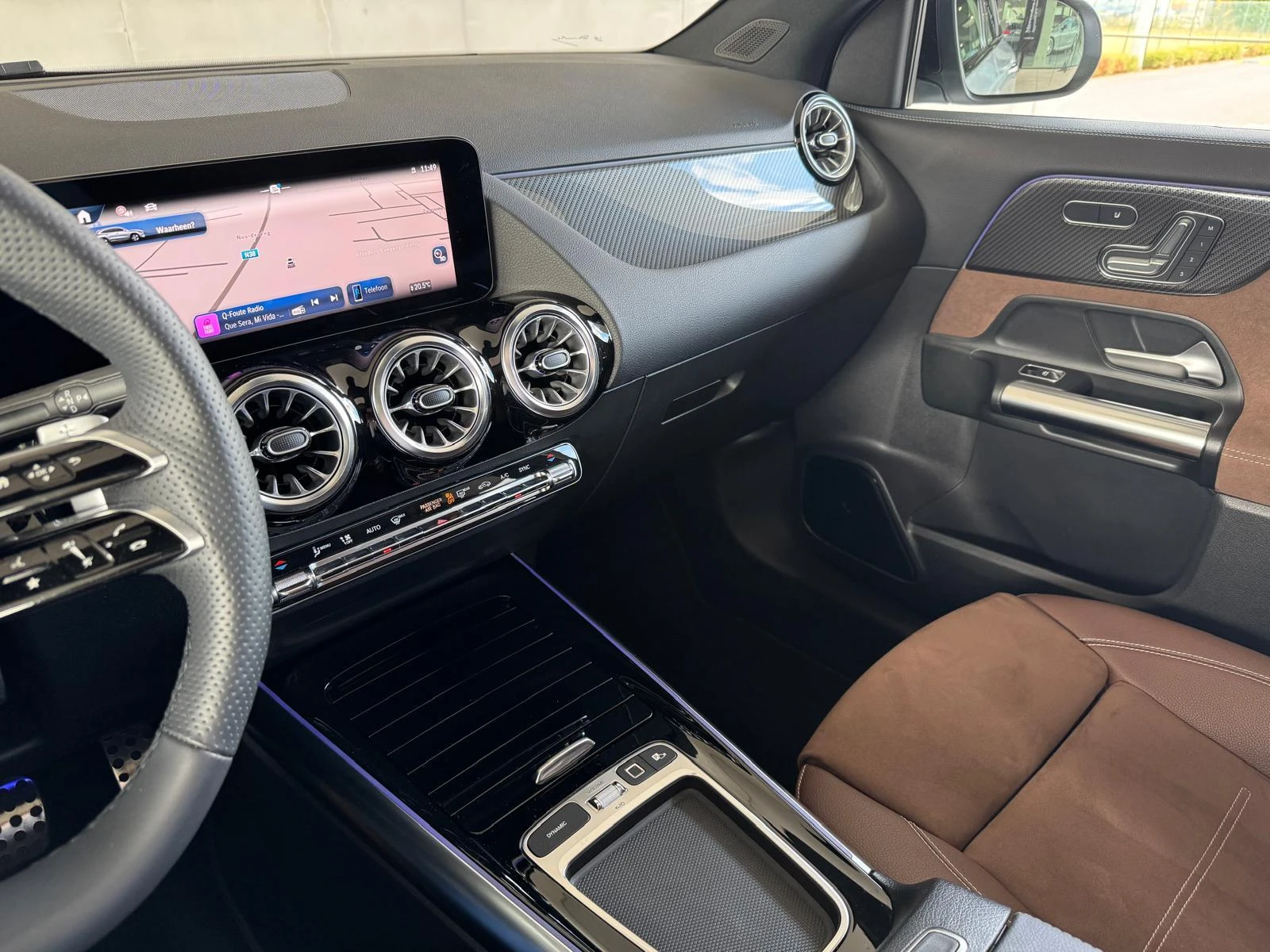 Mercedes-Benz-GLA-image-20