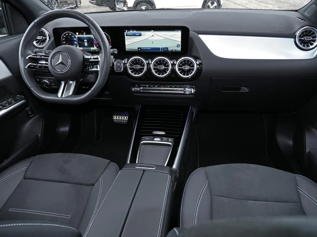 Mercedes-Benz-GLA 200 d-image-13