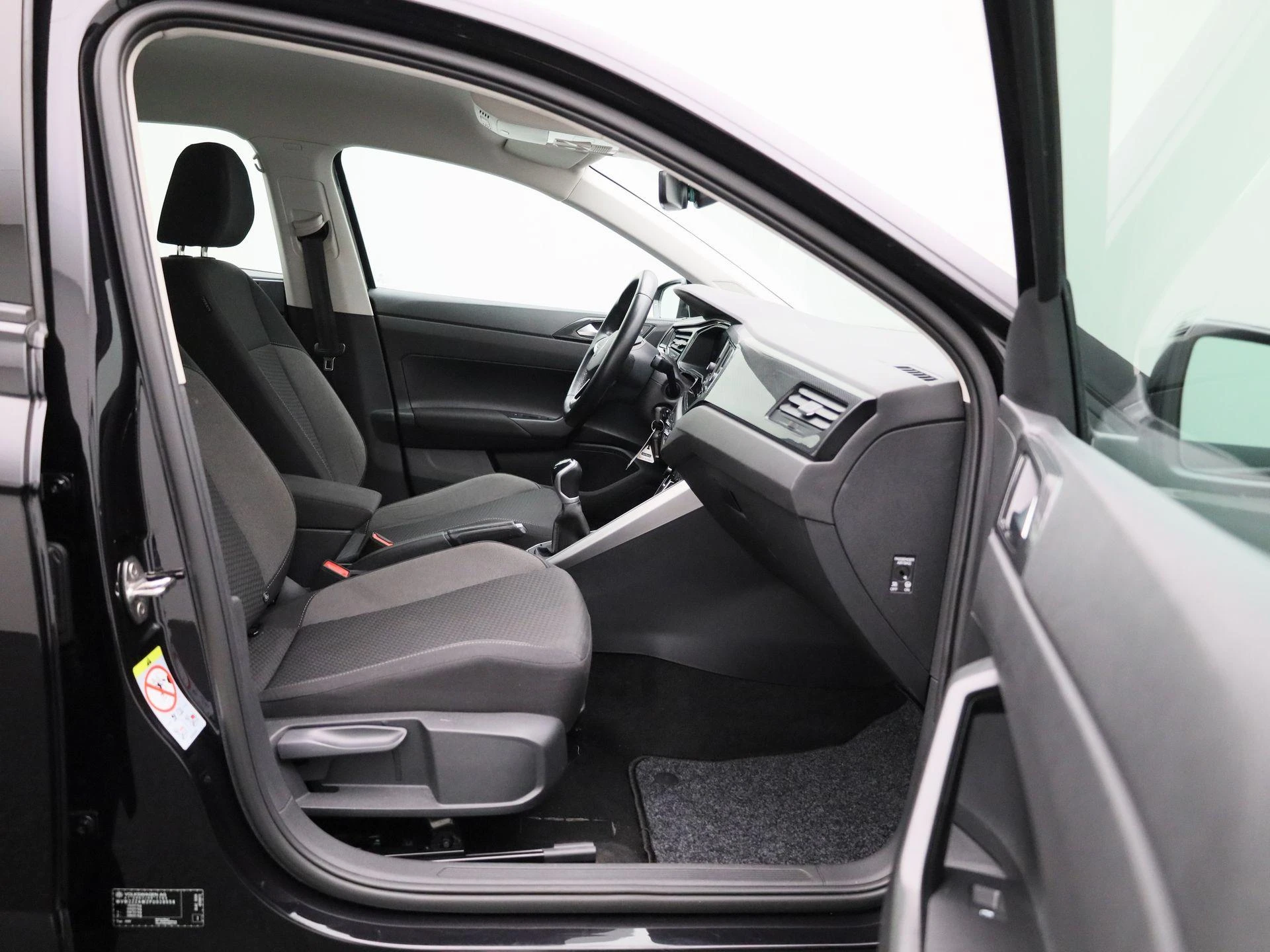 Volkswagen-Polo-image-32