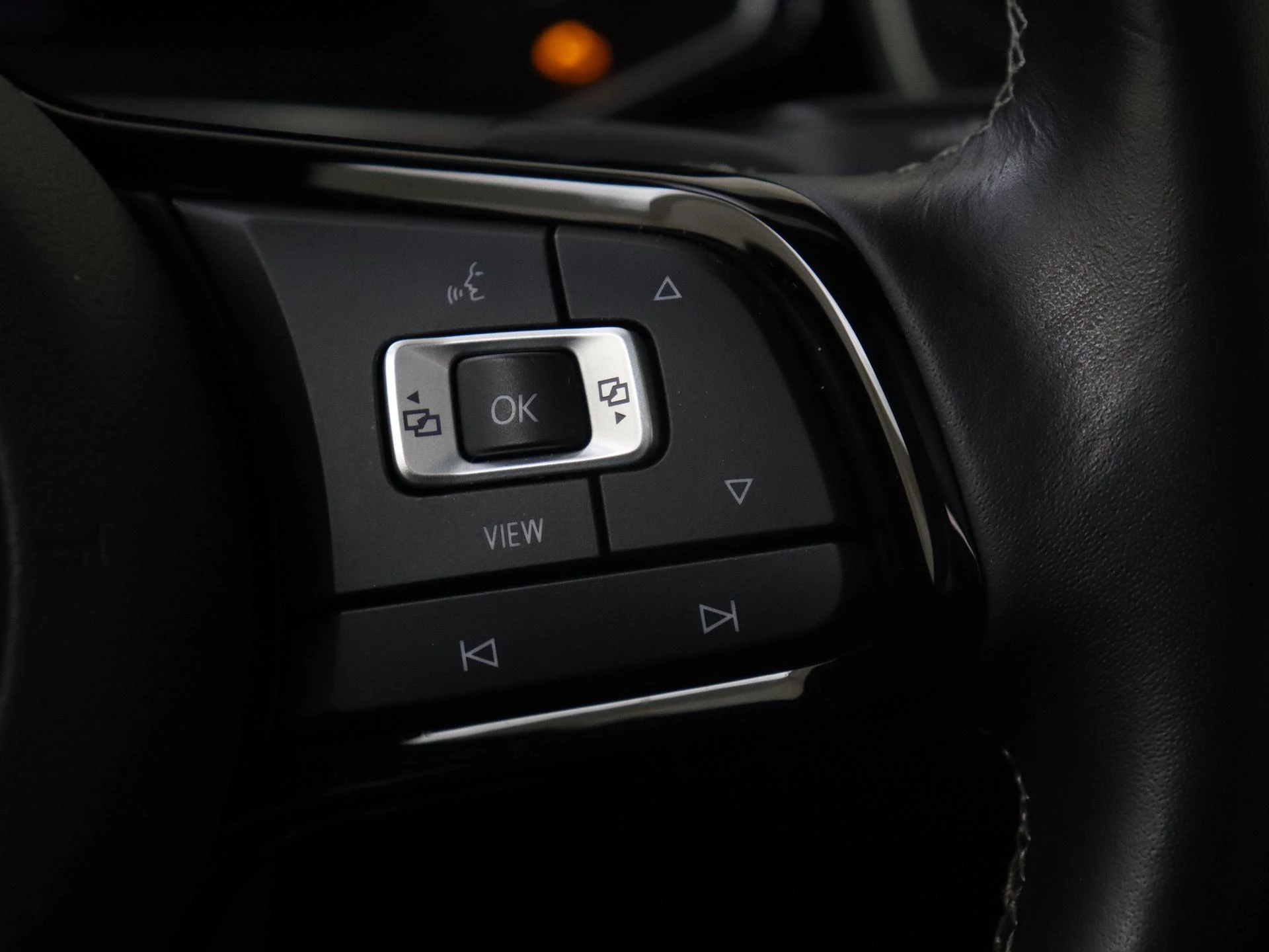 Volkswagen-T-Roc-image-13