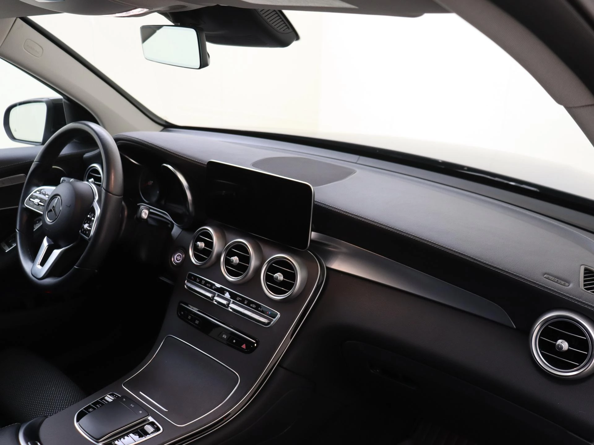 Mercedes-Benz-GLC-image-4