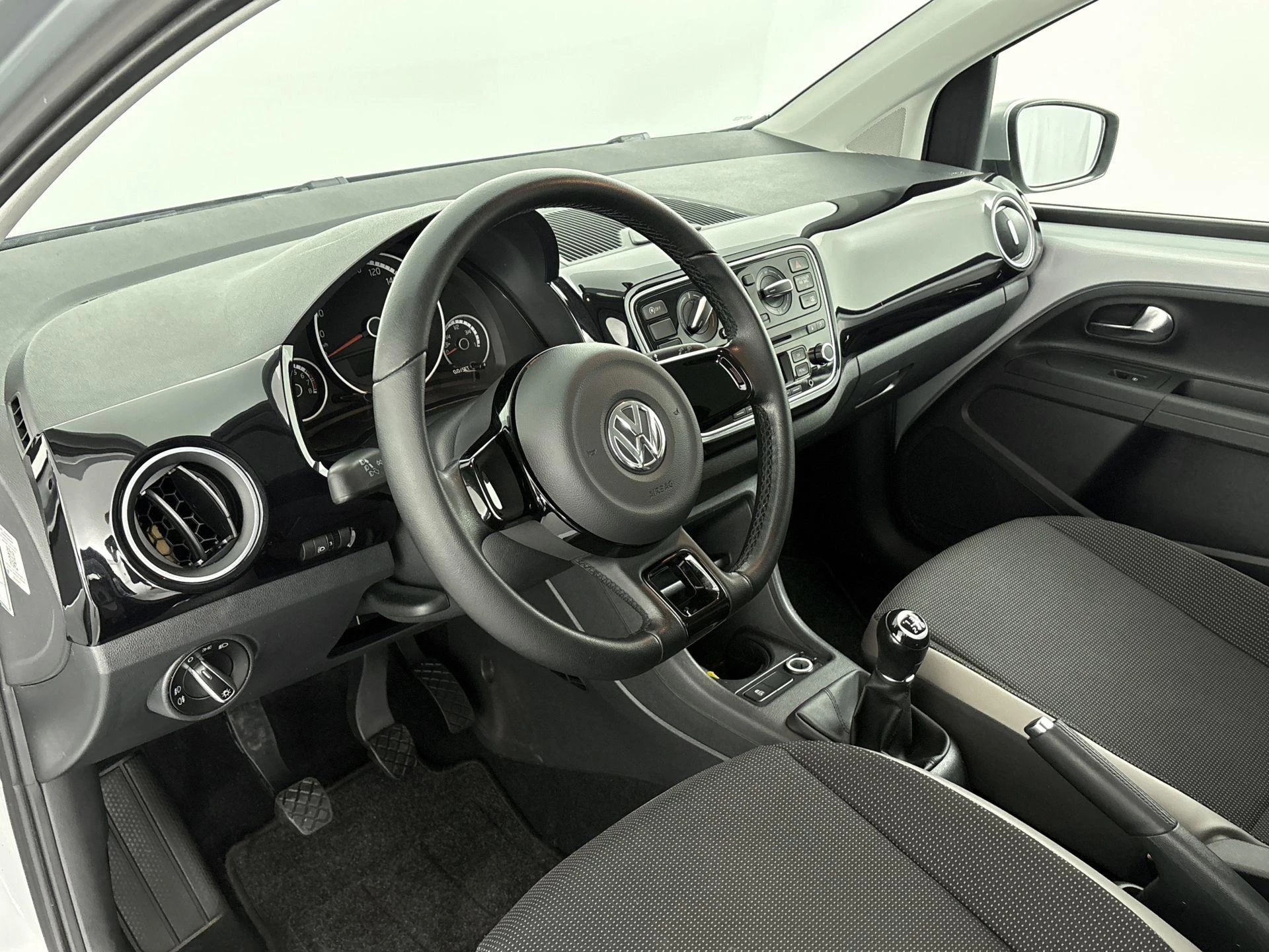 Volkswagen-up!-image-9