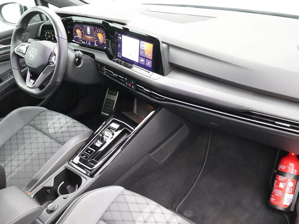 Volkswagen-Golf-image-2
