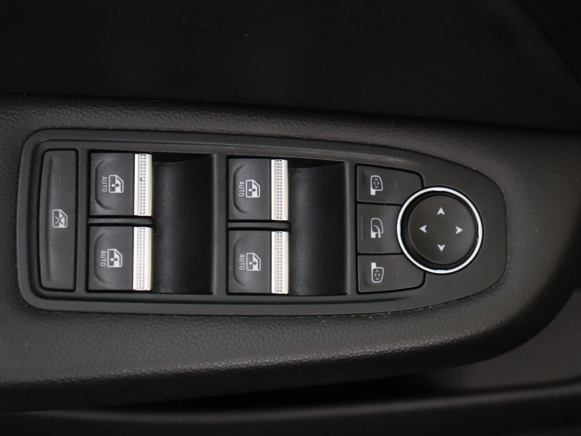 Renault-Clio-image-23