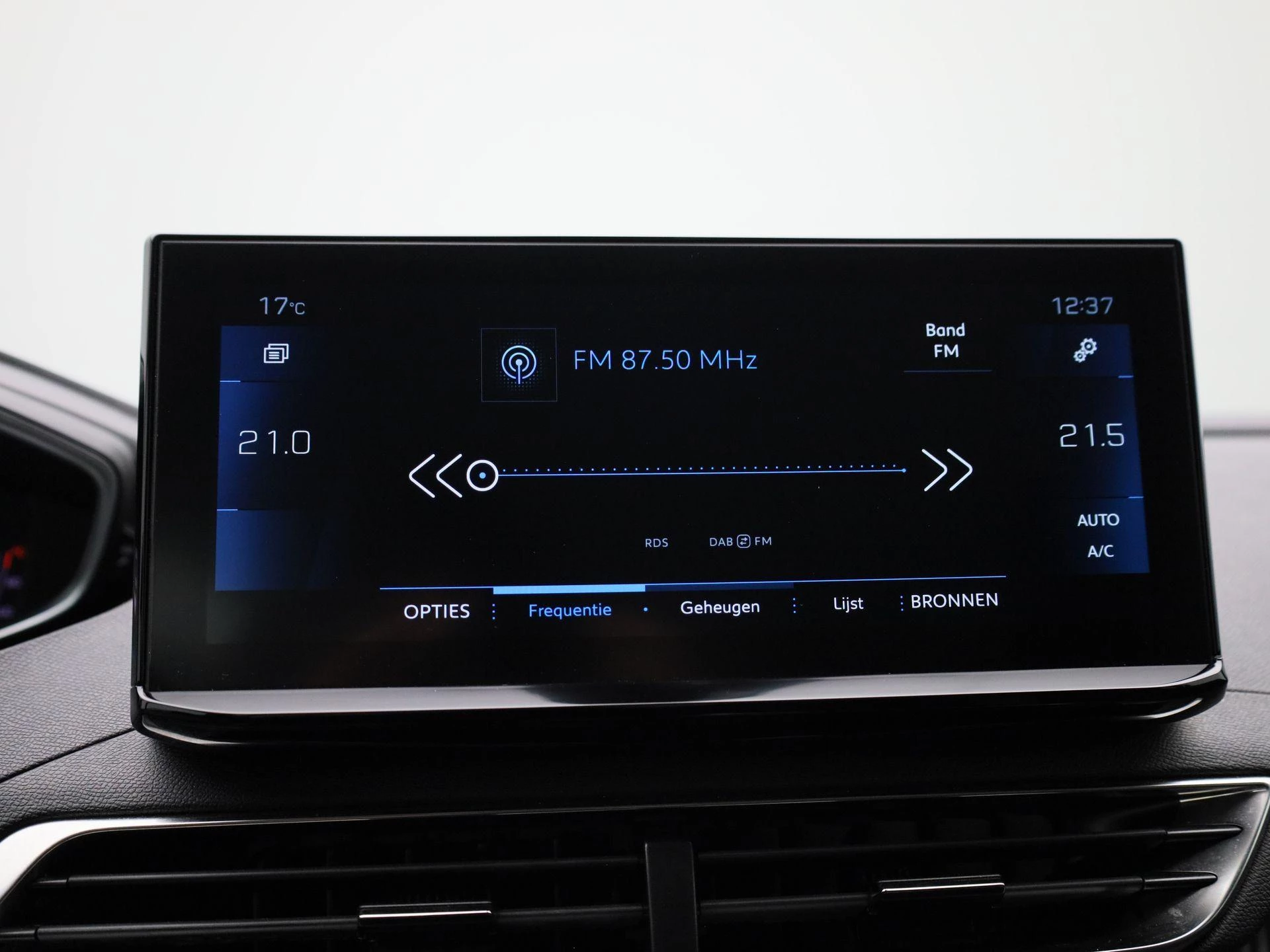 Peugeot-3008-image-21