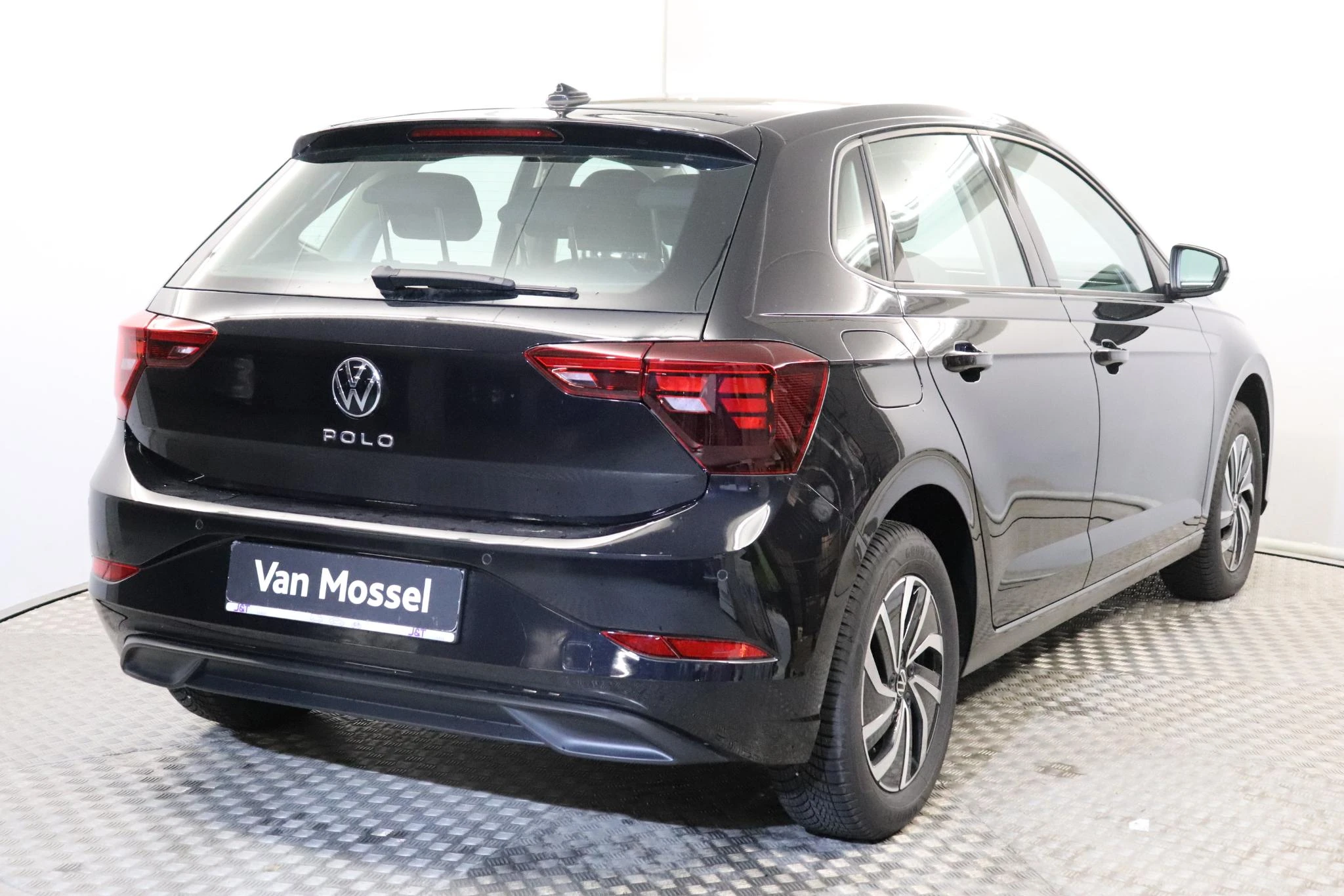 Volkswagen-Polo-image-3