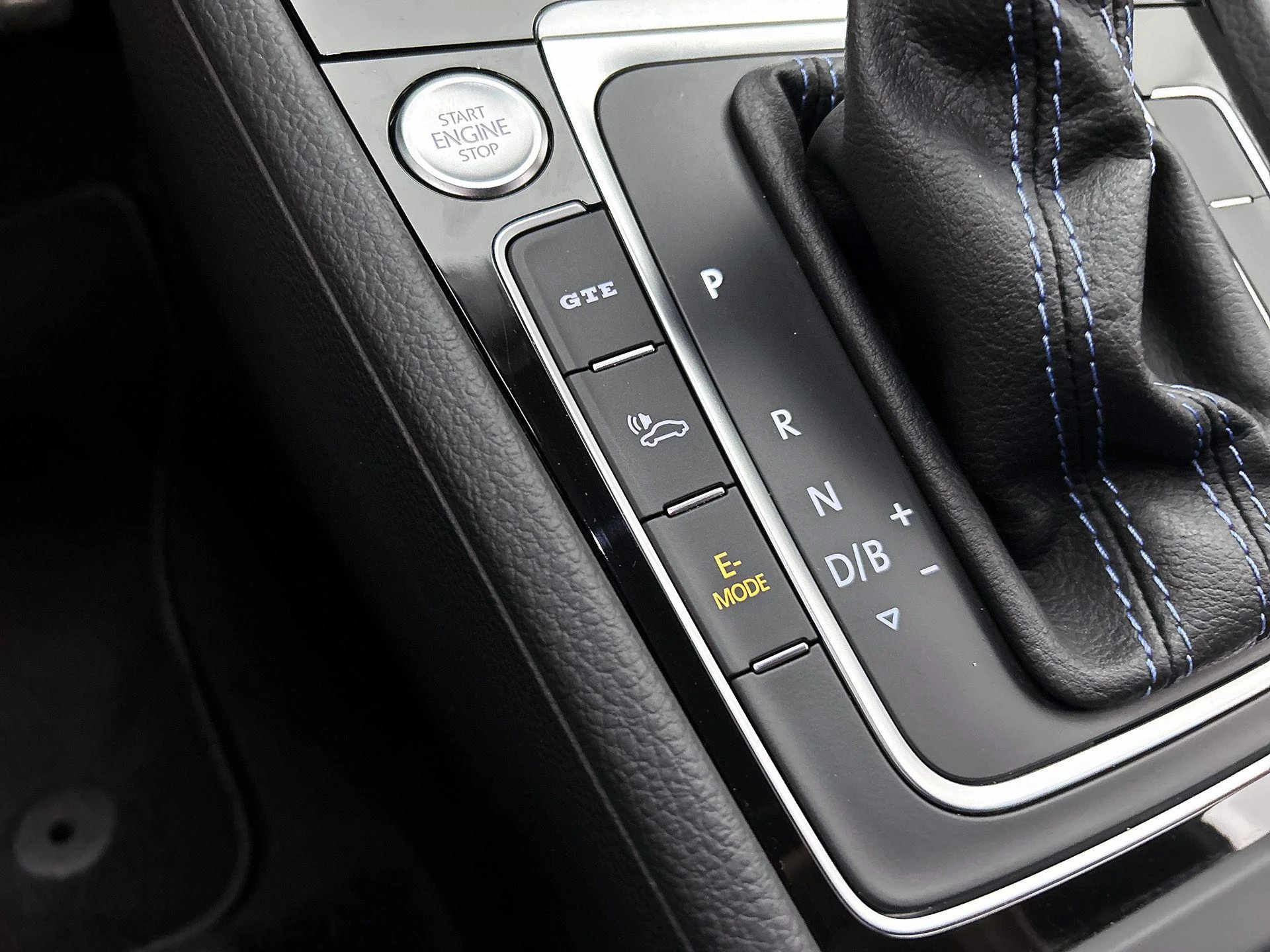 Volkswagen-Golf-image-9