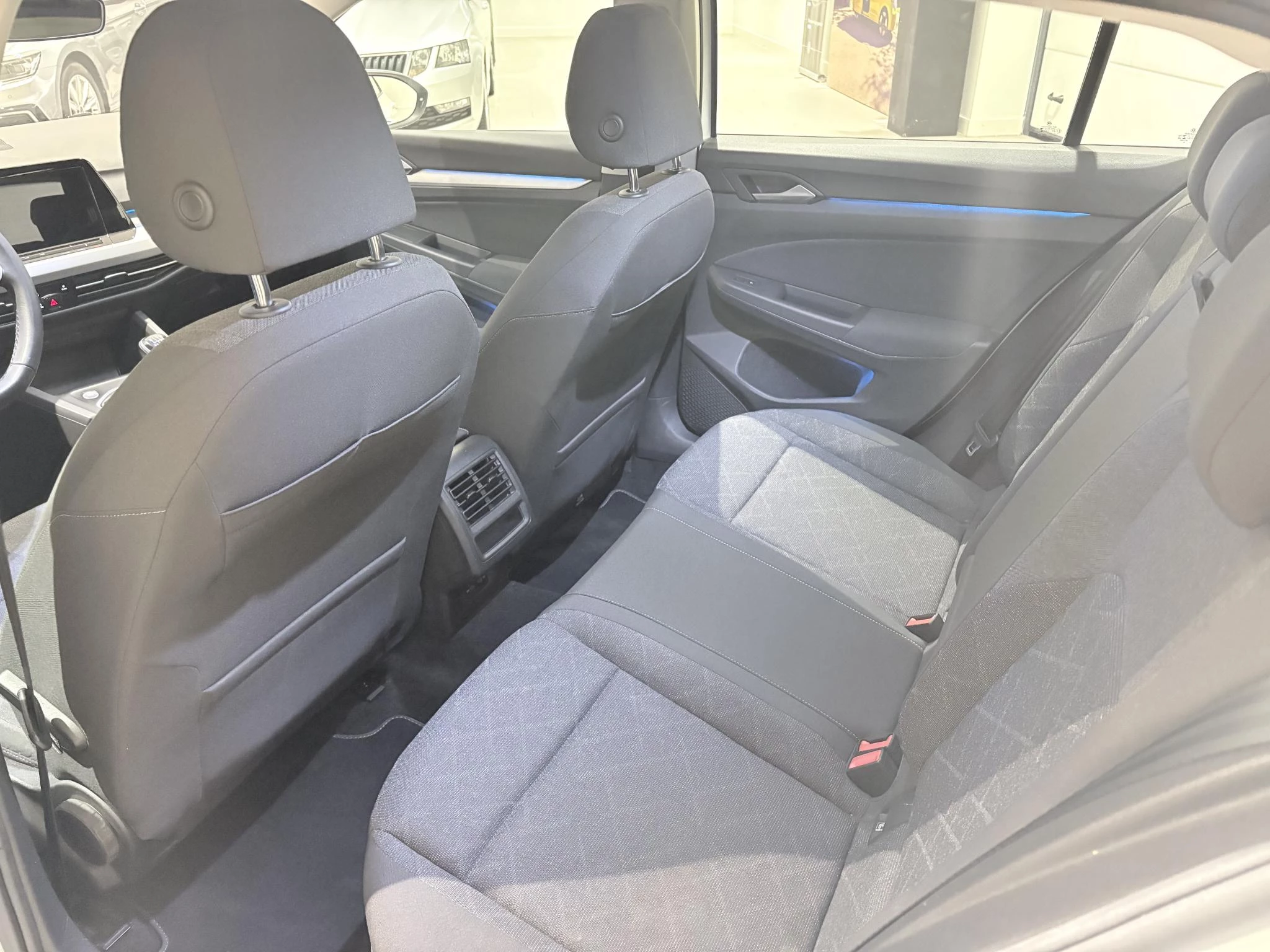 Volkswagen-Golf-image-8