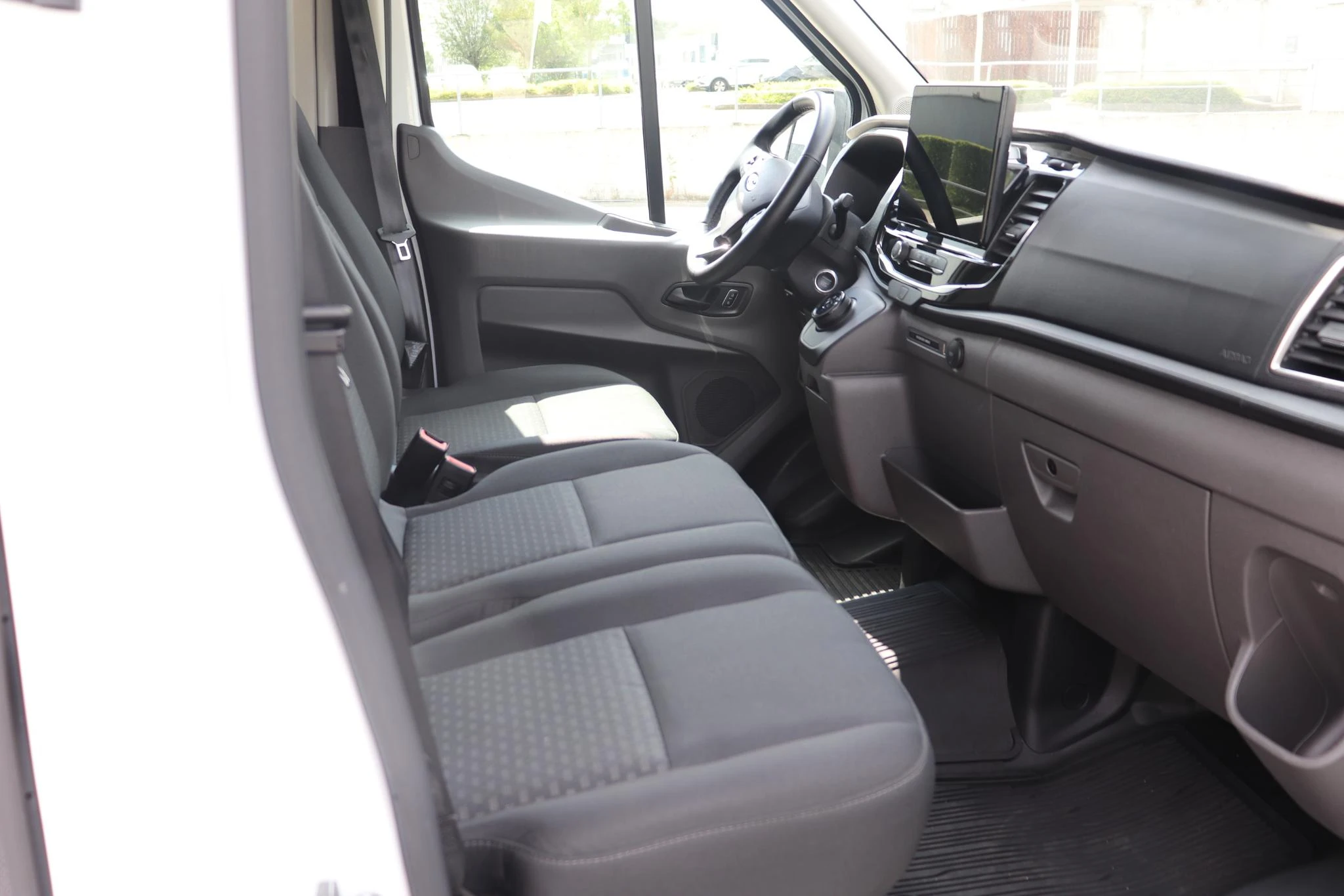 Ford-E-Transit-image-16