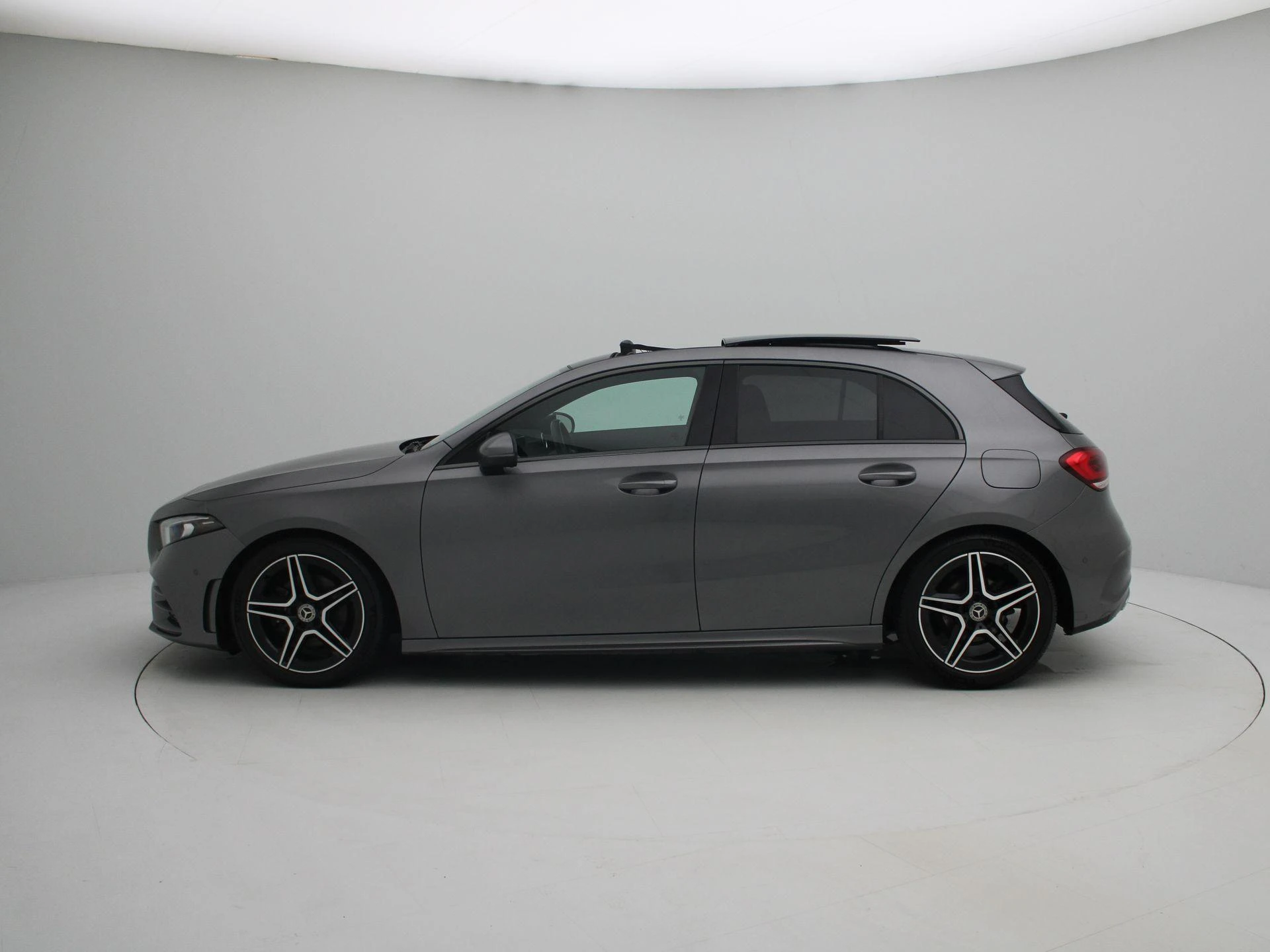Mercedes-Benz-A-Klasse-image-4