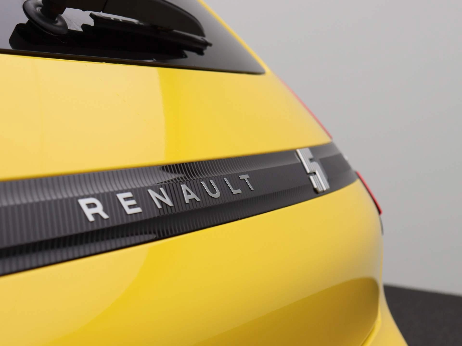 Renault-5-image-7