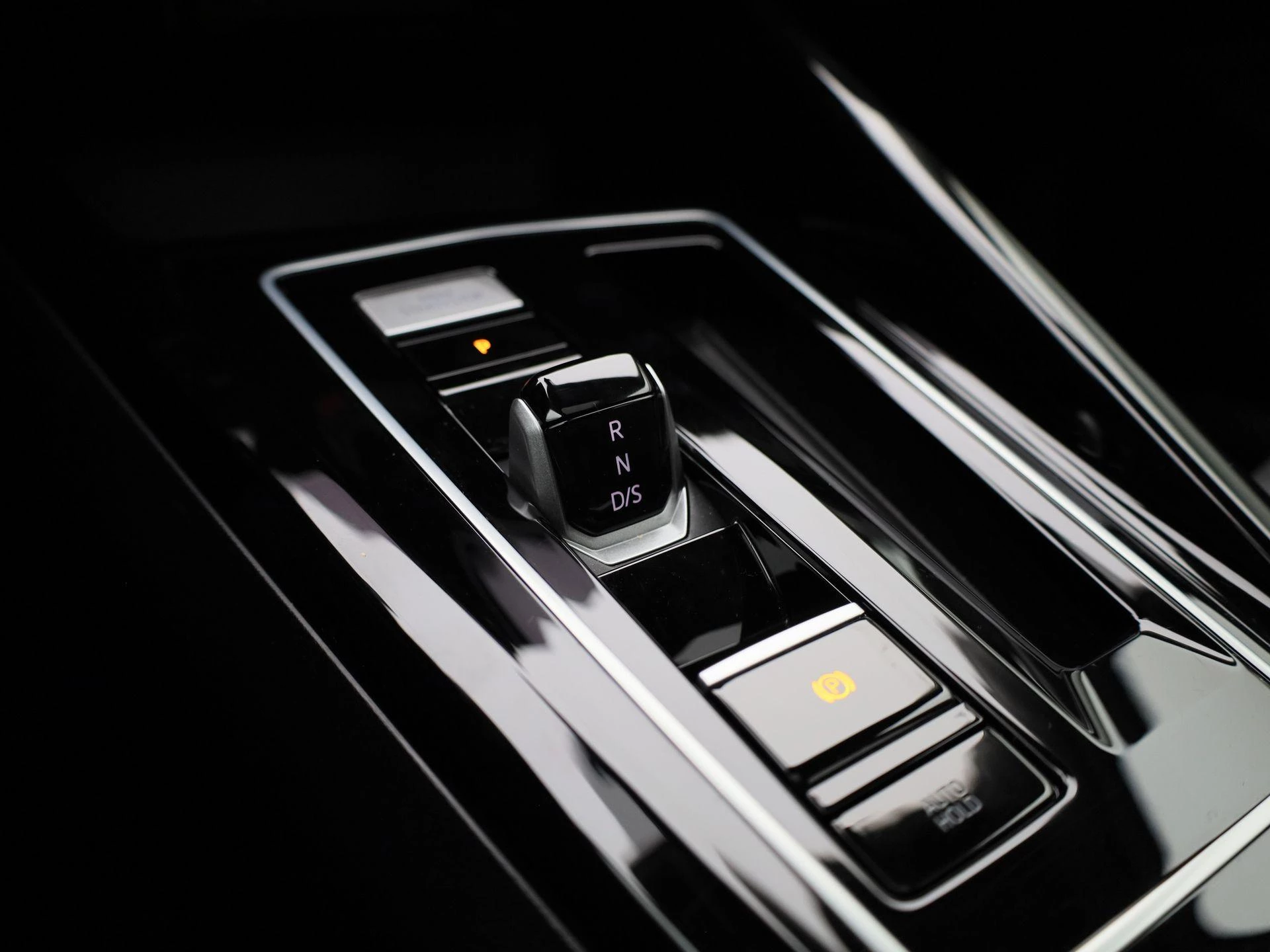 Volkswagen-Golf-image-18