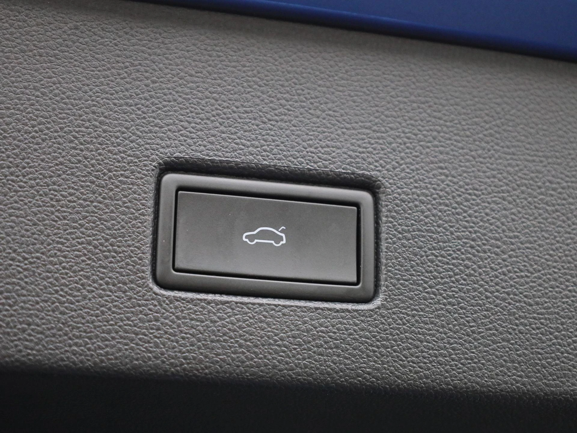 Volkswagen-T-Roc-image-14