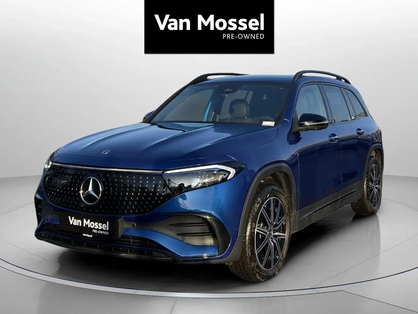 Mercedes-Benz-EQB-image-0