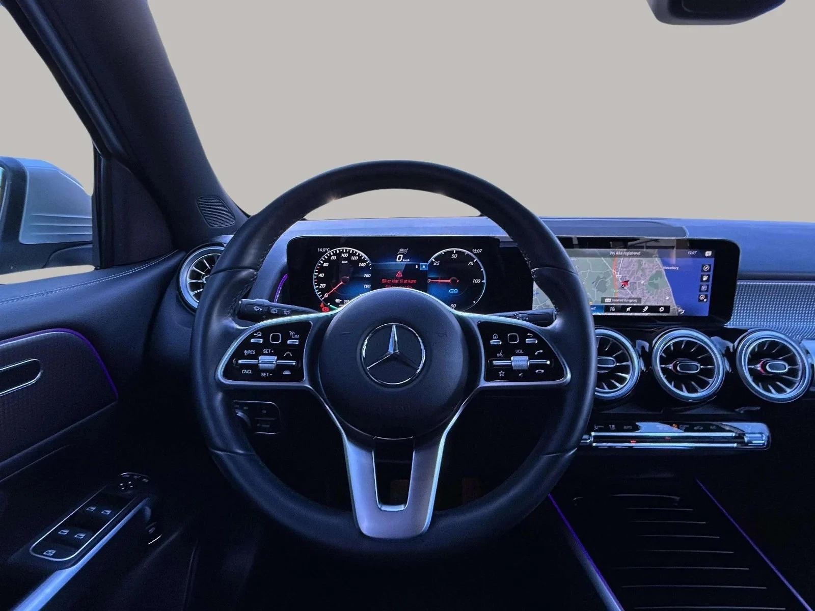 Mercedes-Benz-EQB-image-13