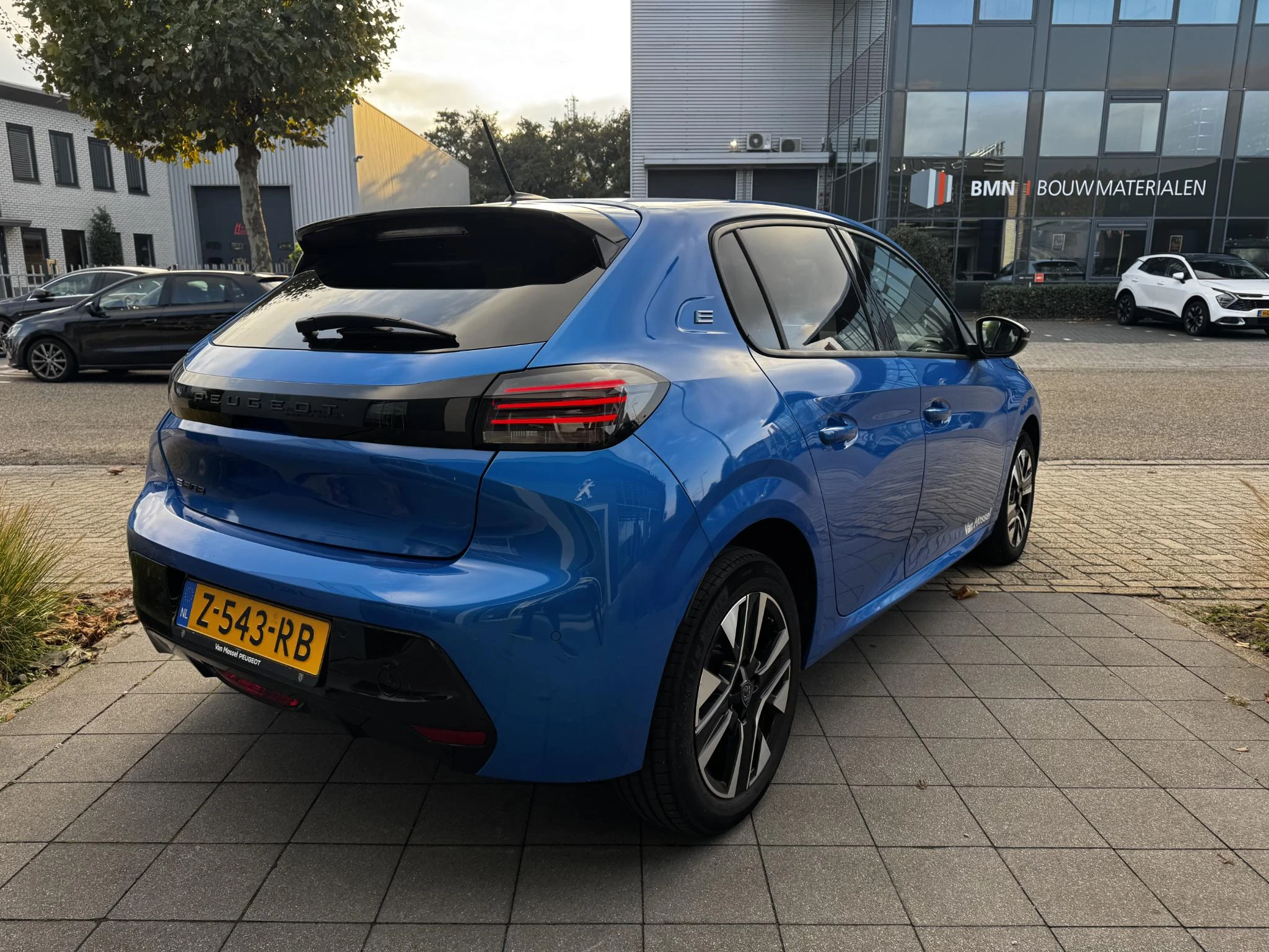 Peugeot-e-208-image-22