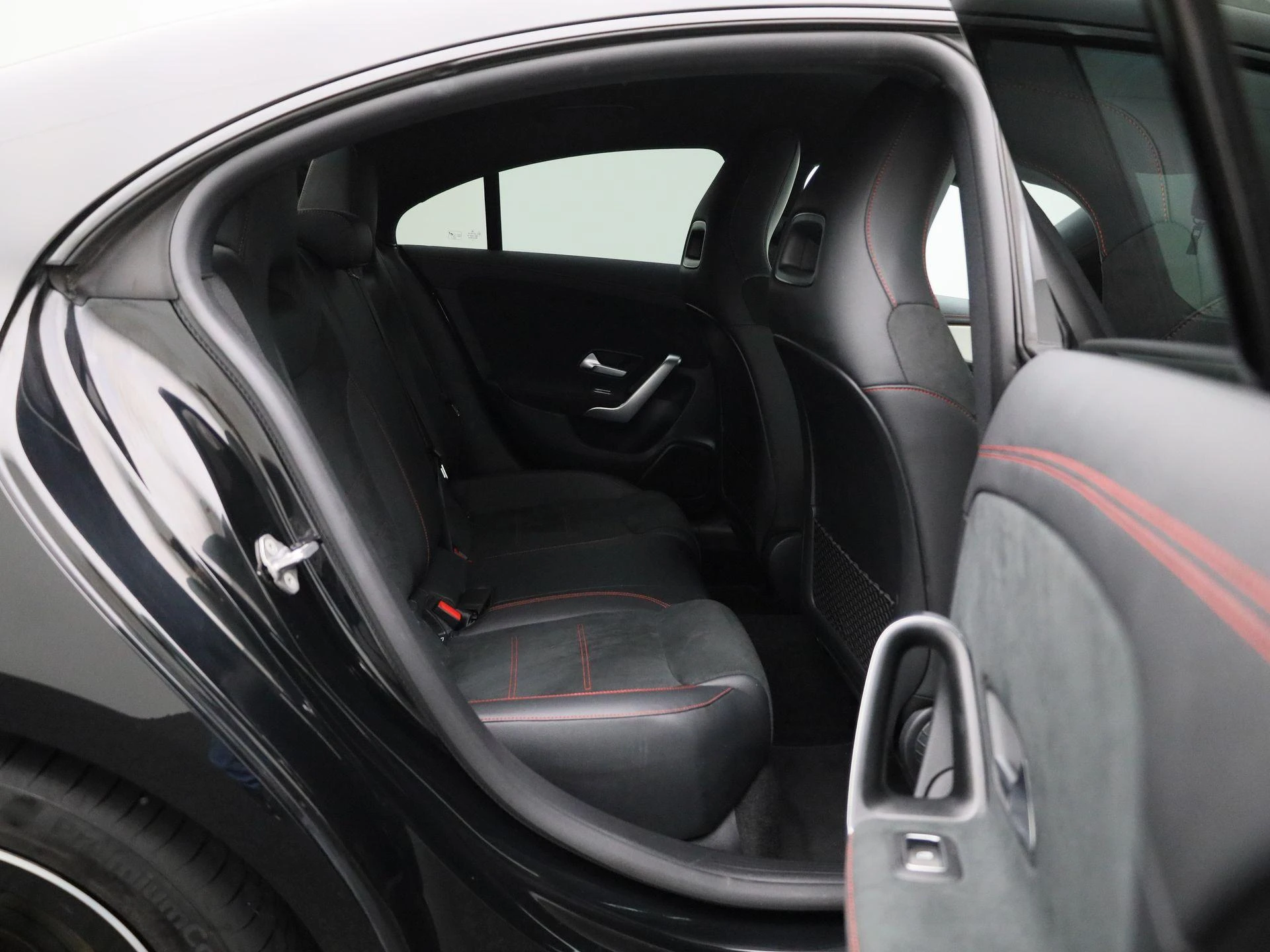 Mercedes-Benz-CLA-image-41
