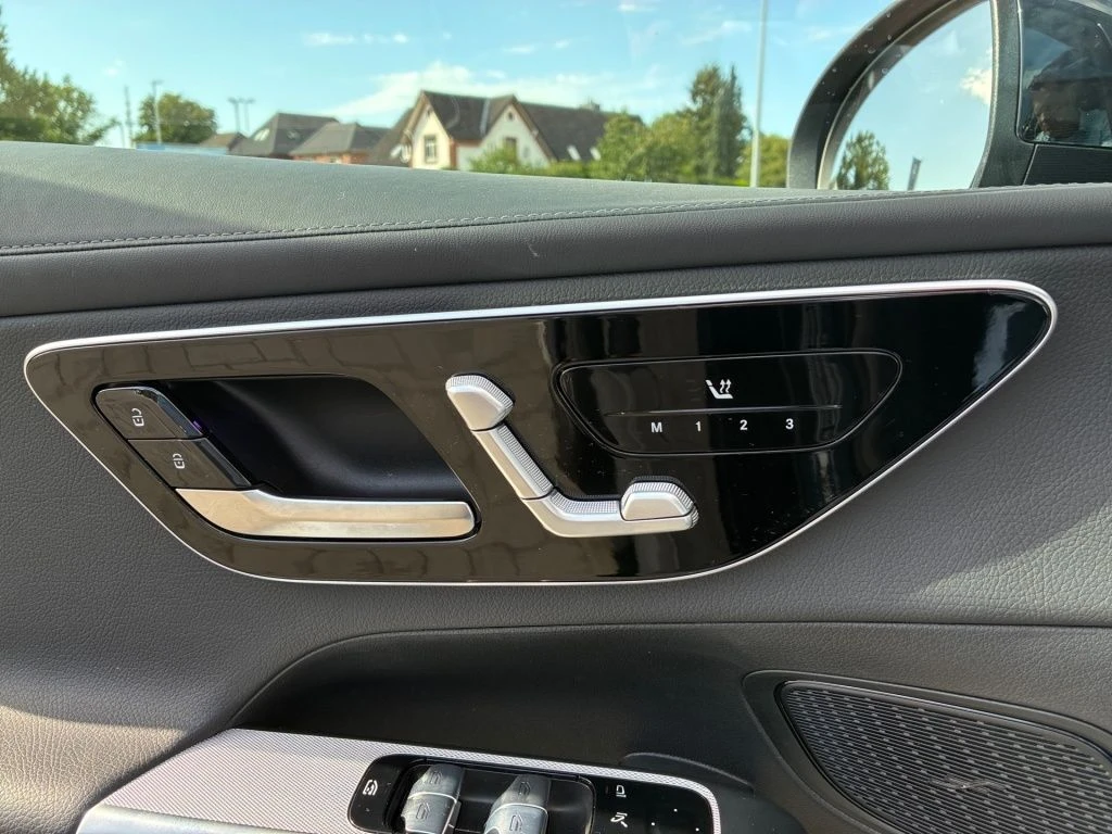 Mercedes-Benz-GLC 220 d-image-8