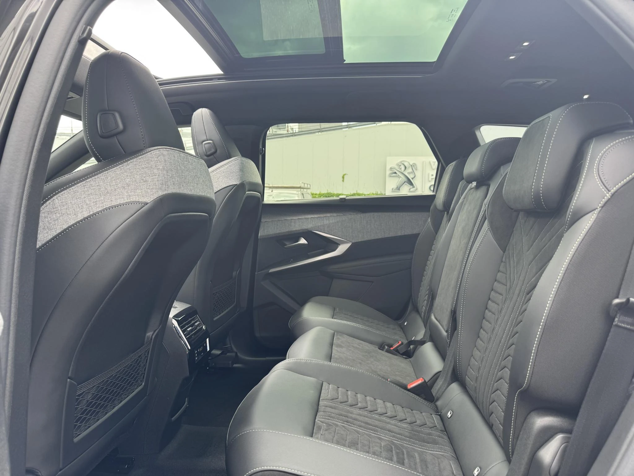 Peugeot-e-5008-image-13