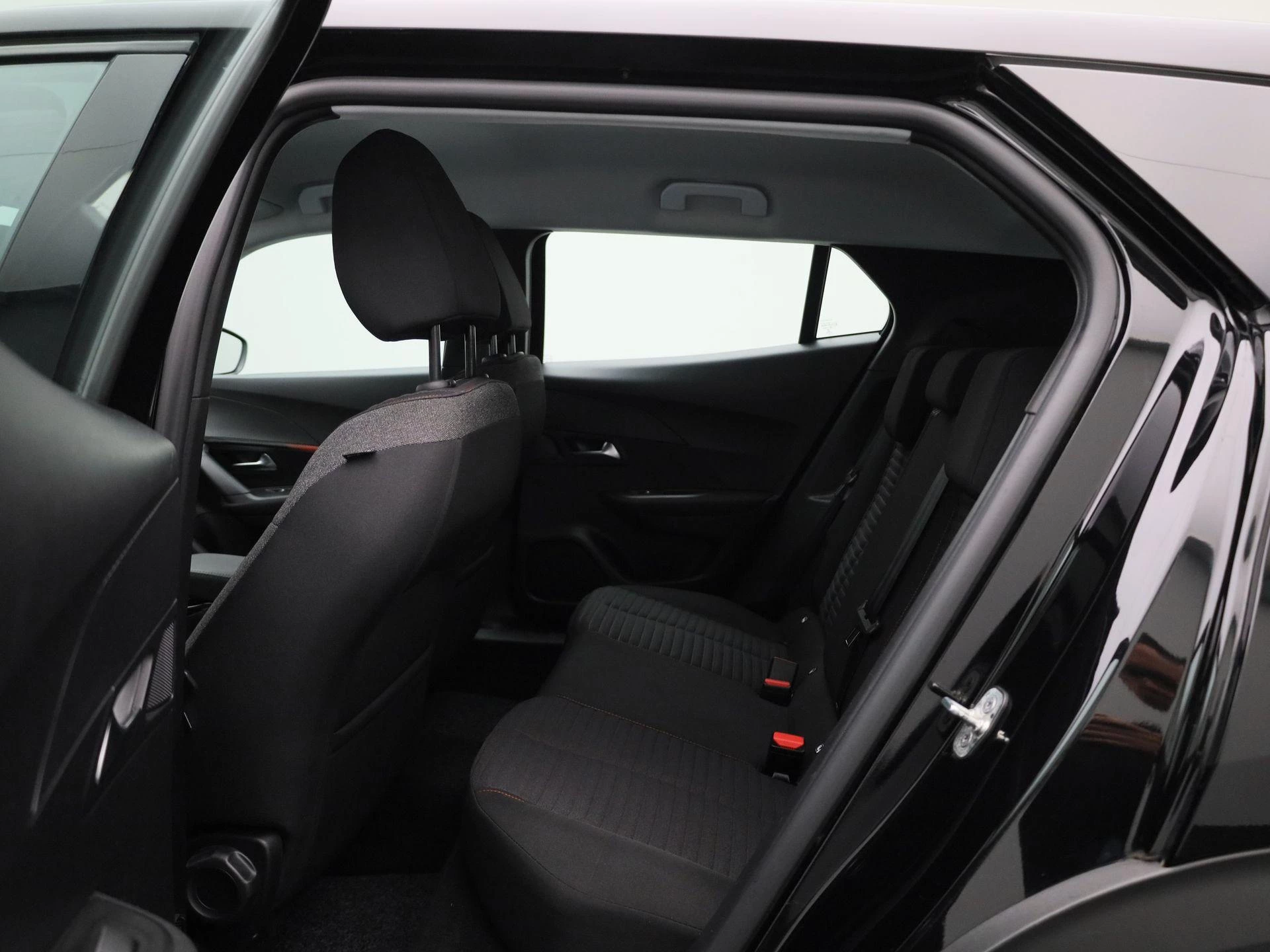 Peugeot e-2008 EV Active 50 kWh