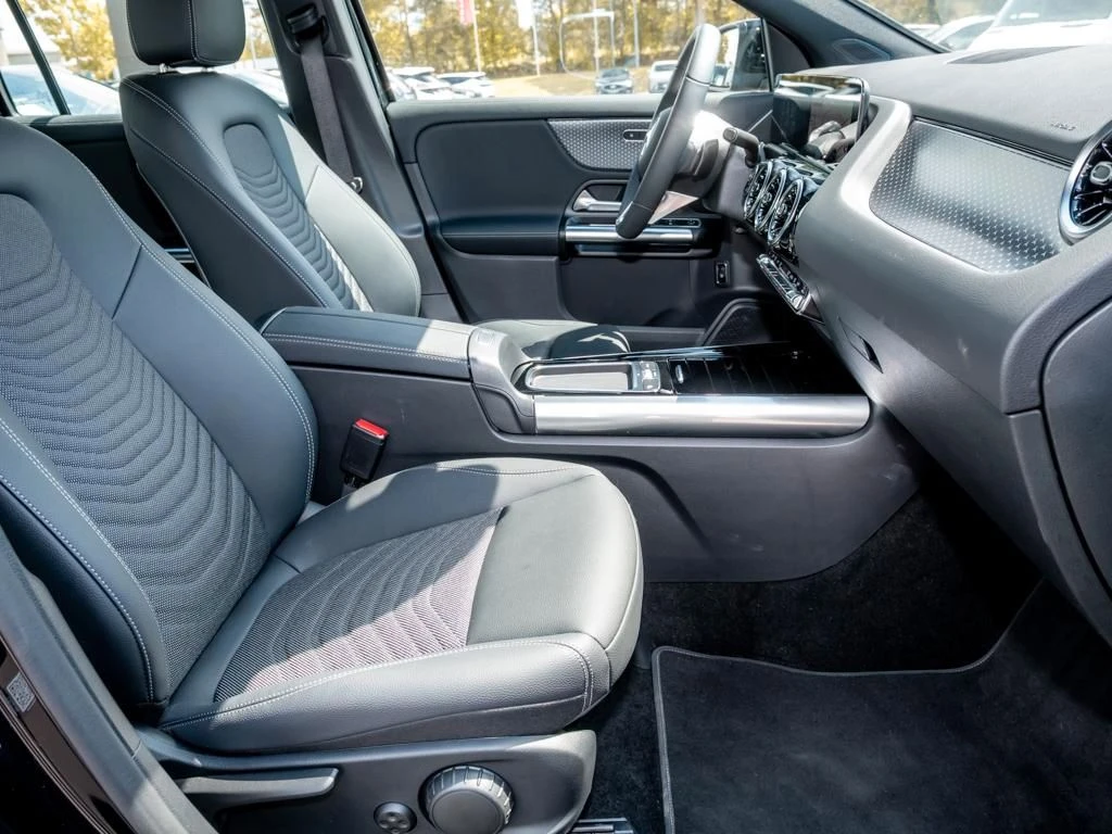 Mercedes-Benz-GLA 200 d-image-11
