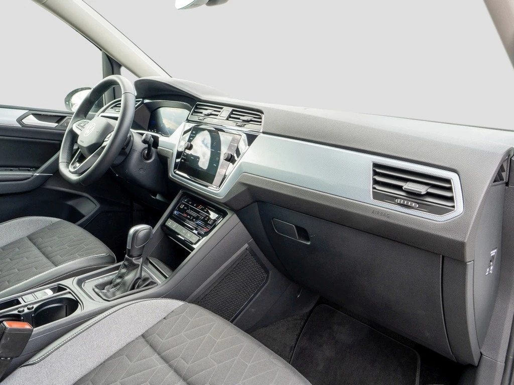 Volkswagen-Touran-image-7