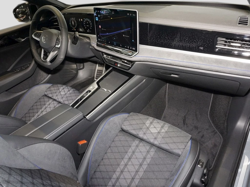 Volkswagen Passat Variant 1.5 eHybrid DSG R-Line Pano