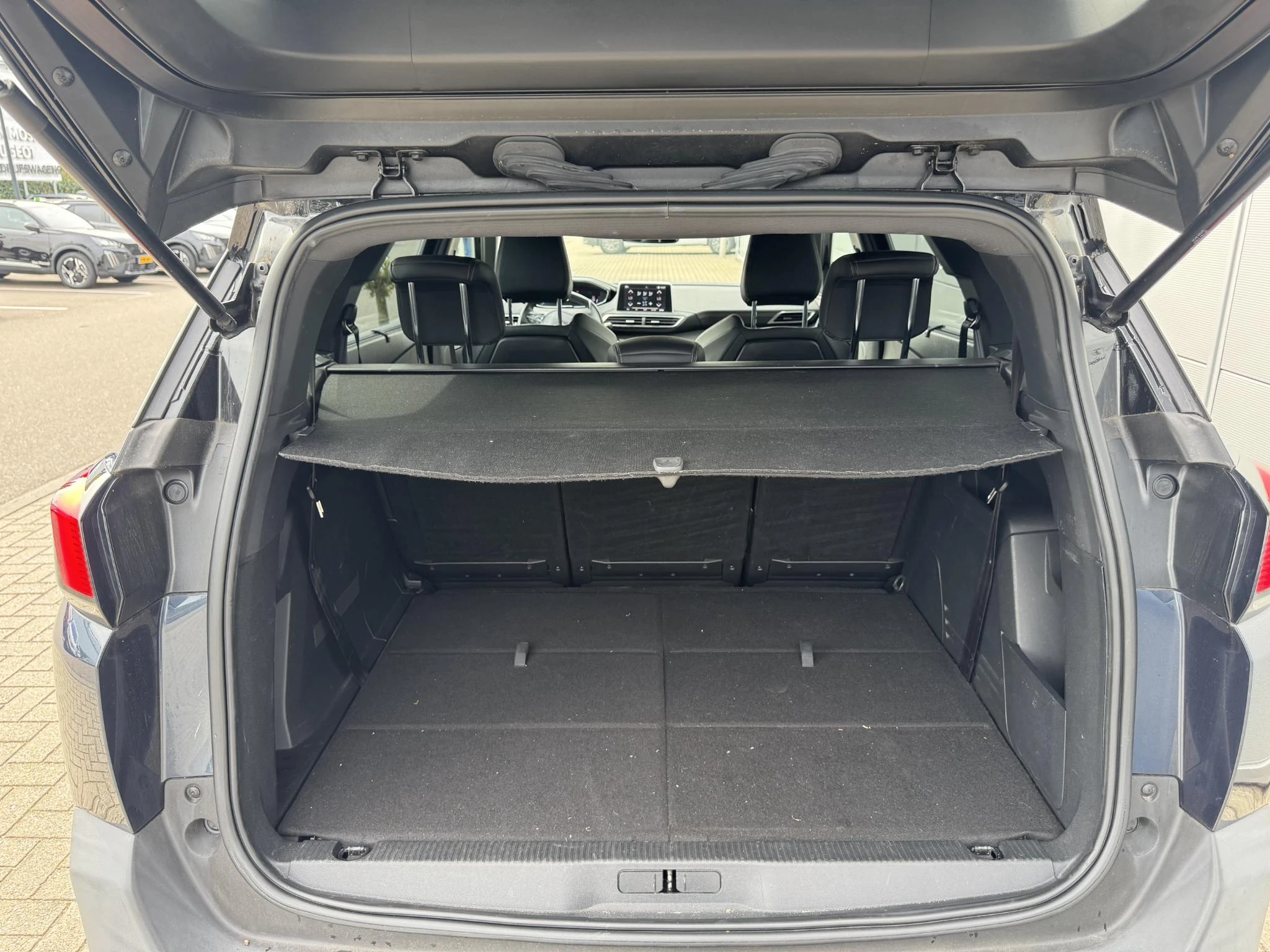 Peugeot-5008-image-19