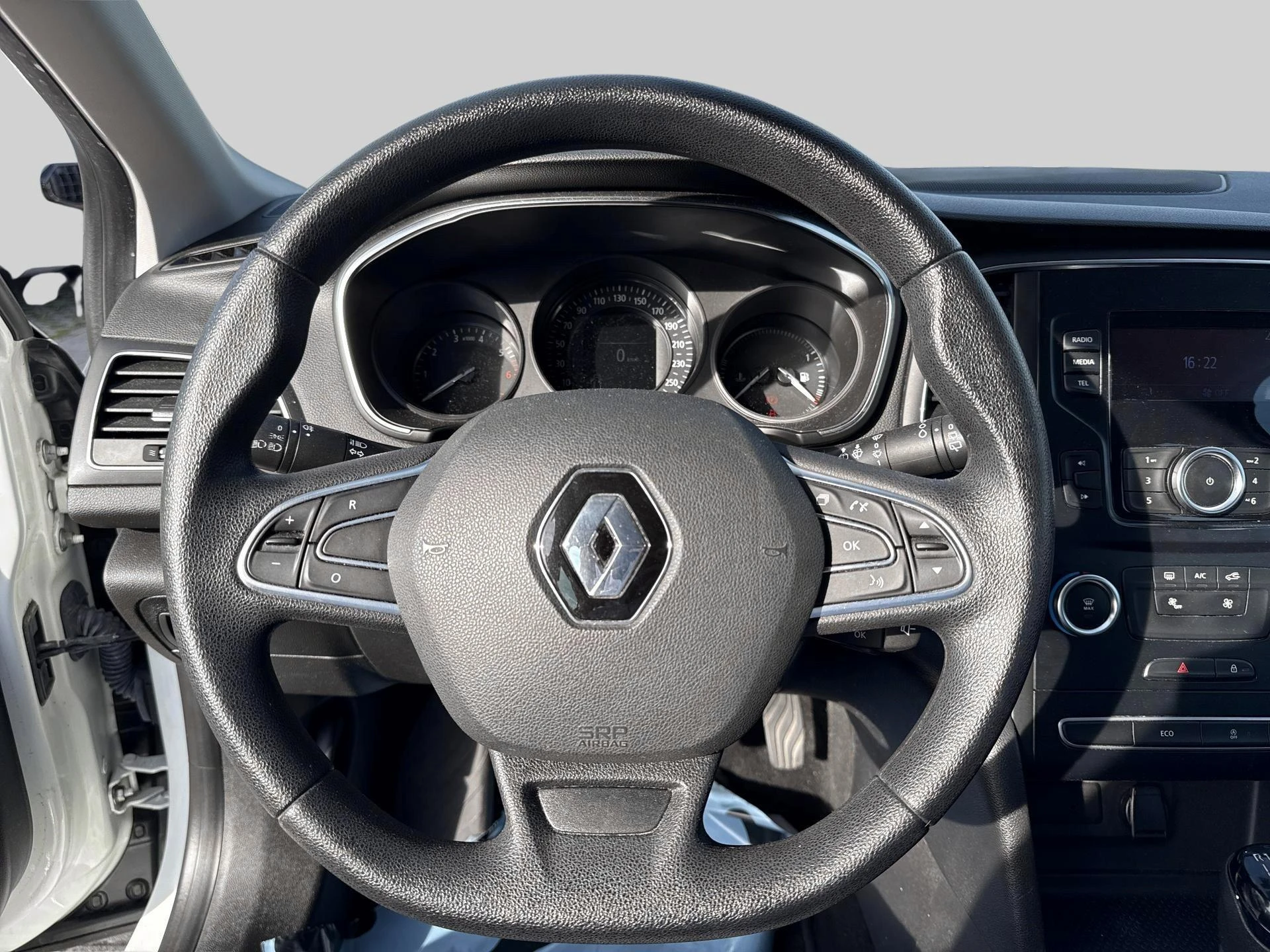Renault-Mégane Grand Tour-image-9
