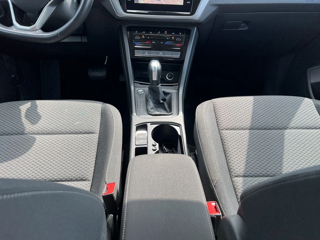 Volkswagen-Touran-image-8
