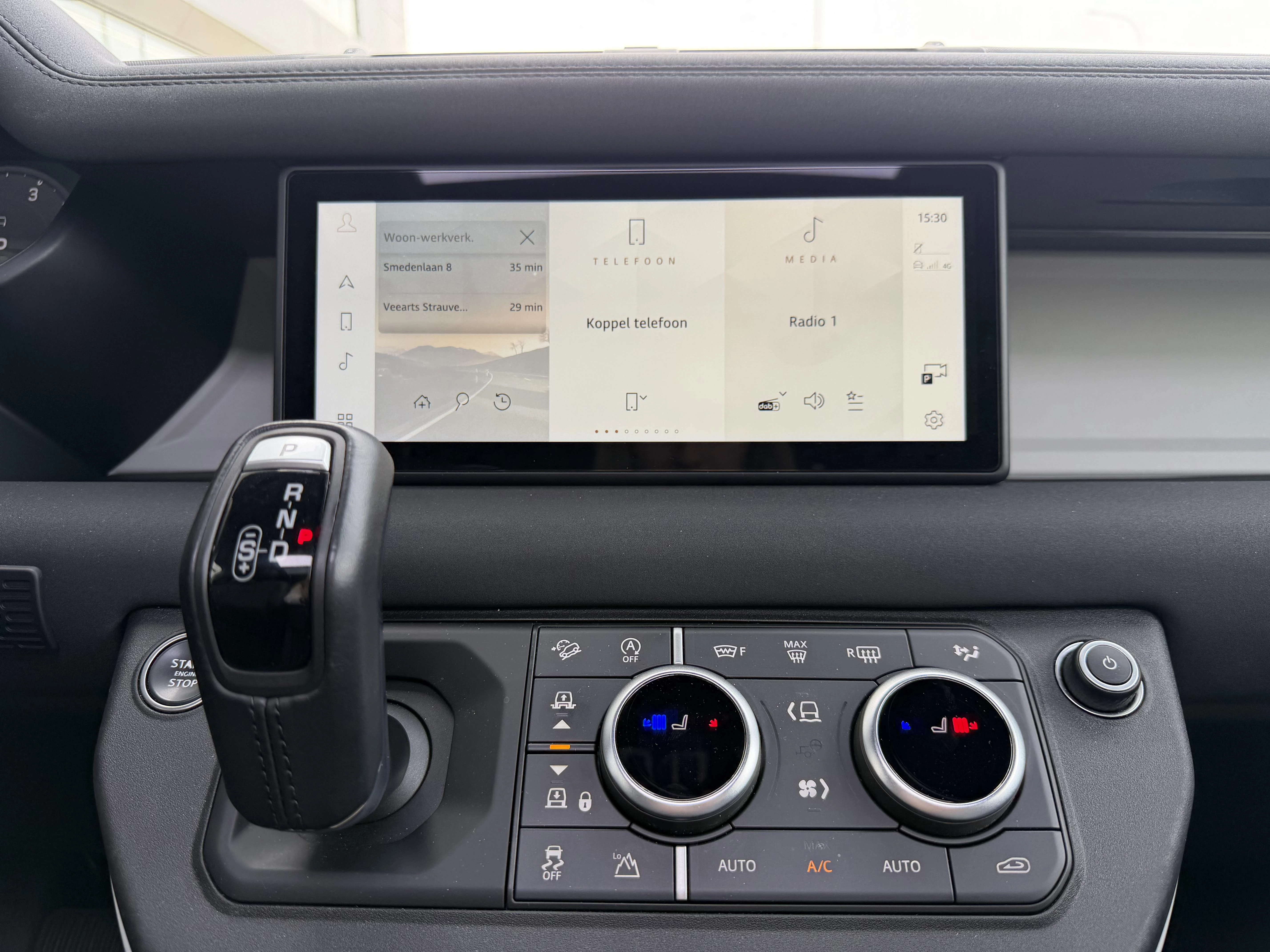 Land Rover Defender 110 D250 SE AWD