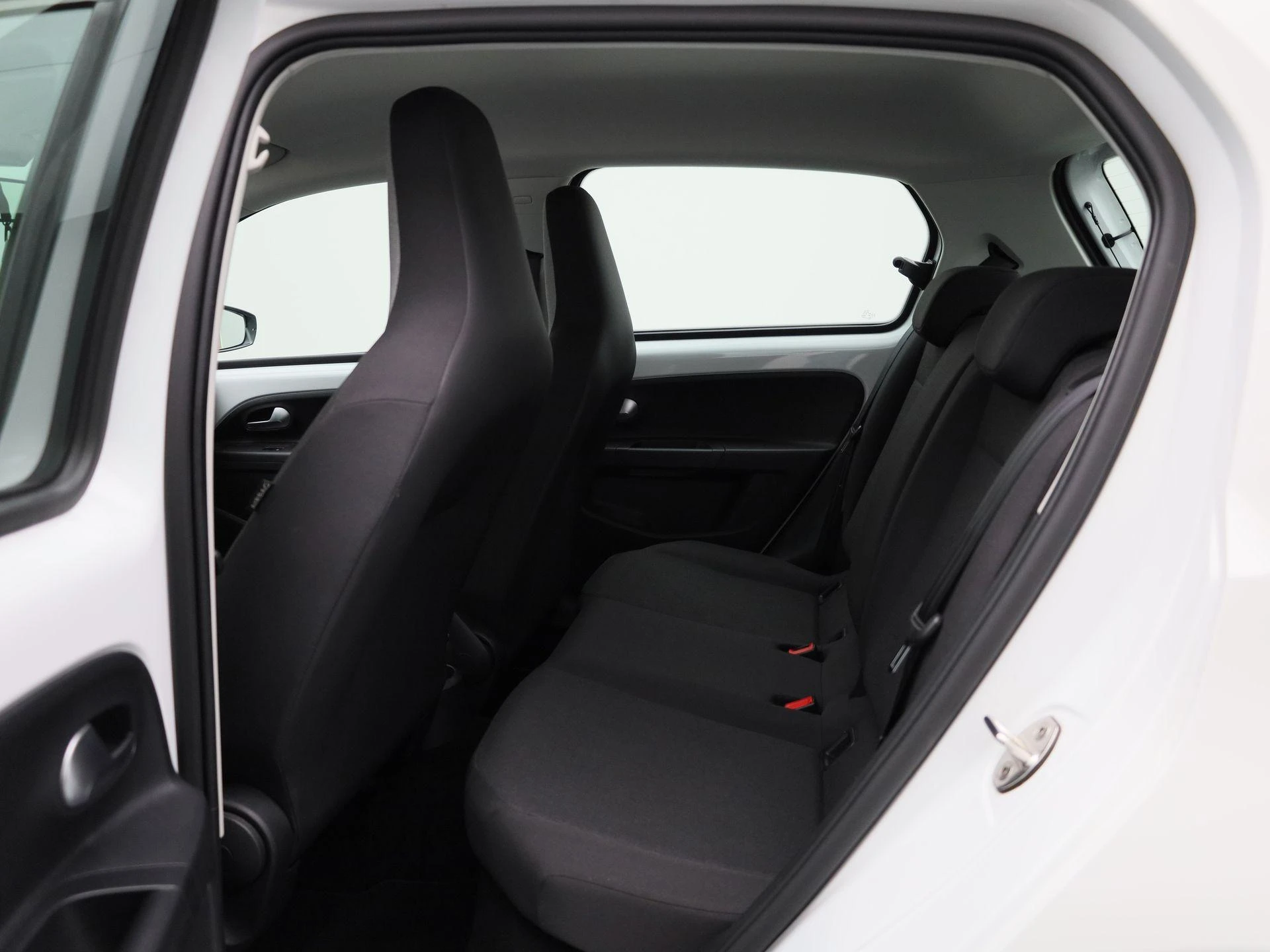 Volkswagen-up!-image-9
