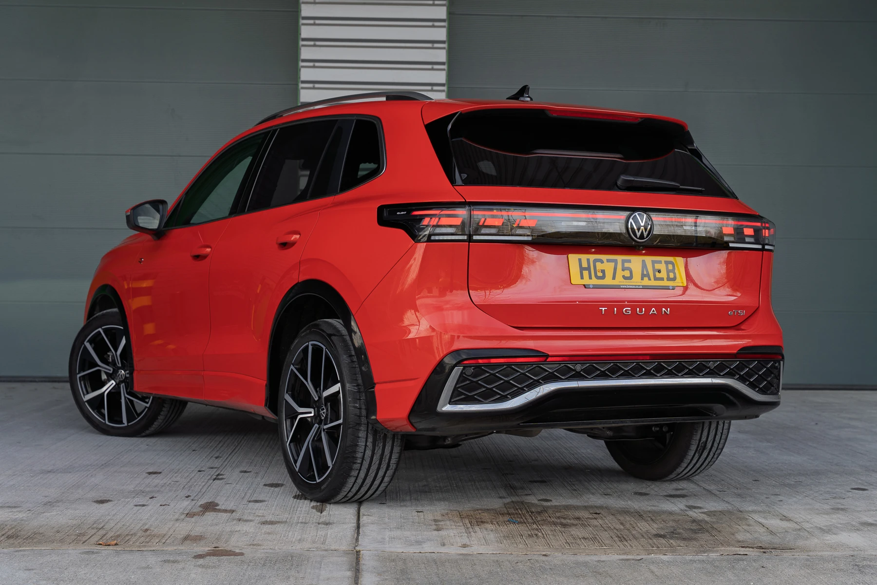 Volkswagen-Tiguan-image-2