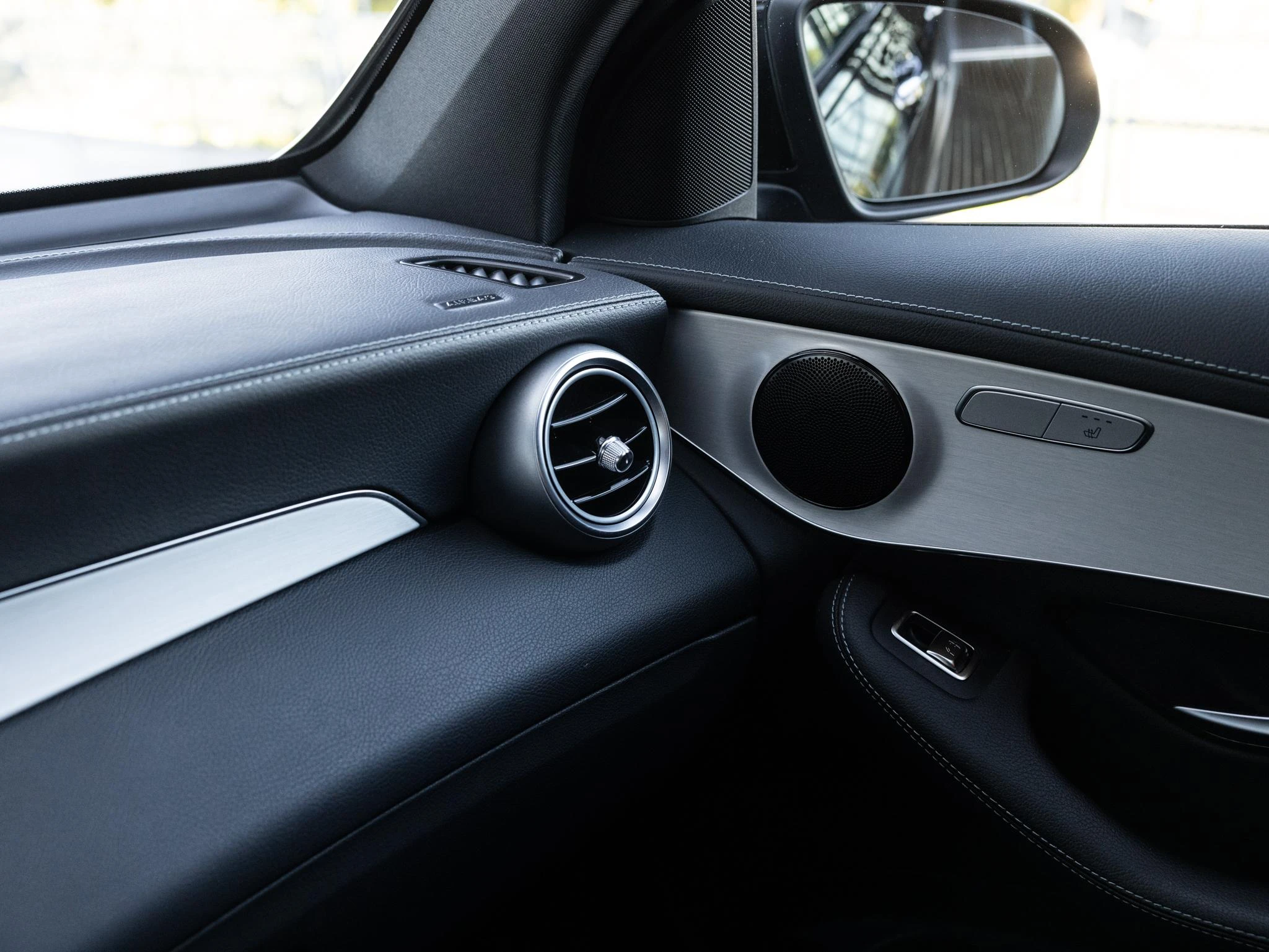 Mercedes-Benz-GLC-image-38
