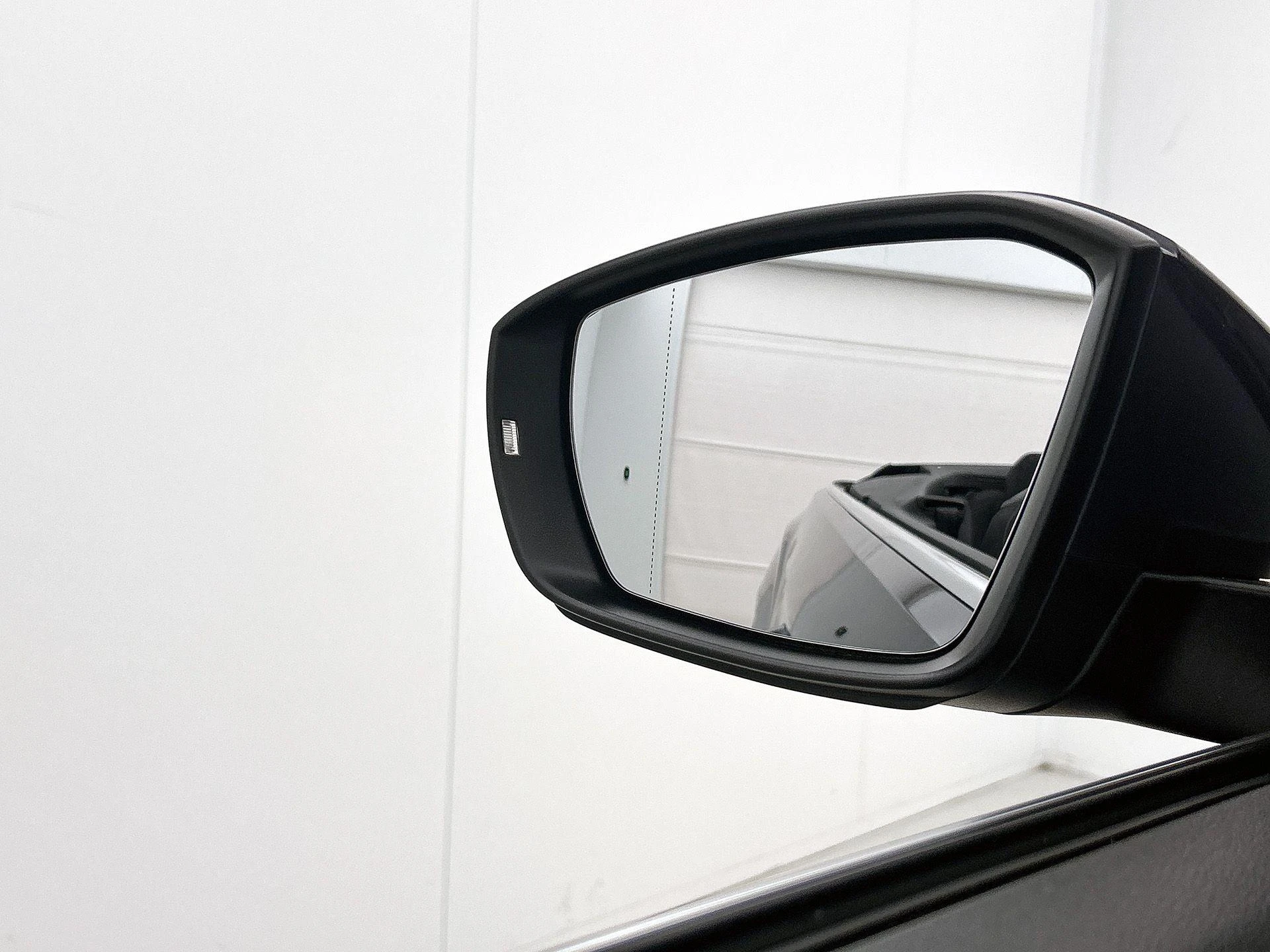 Volkswagen-T-Roc-image-18